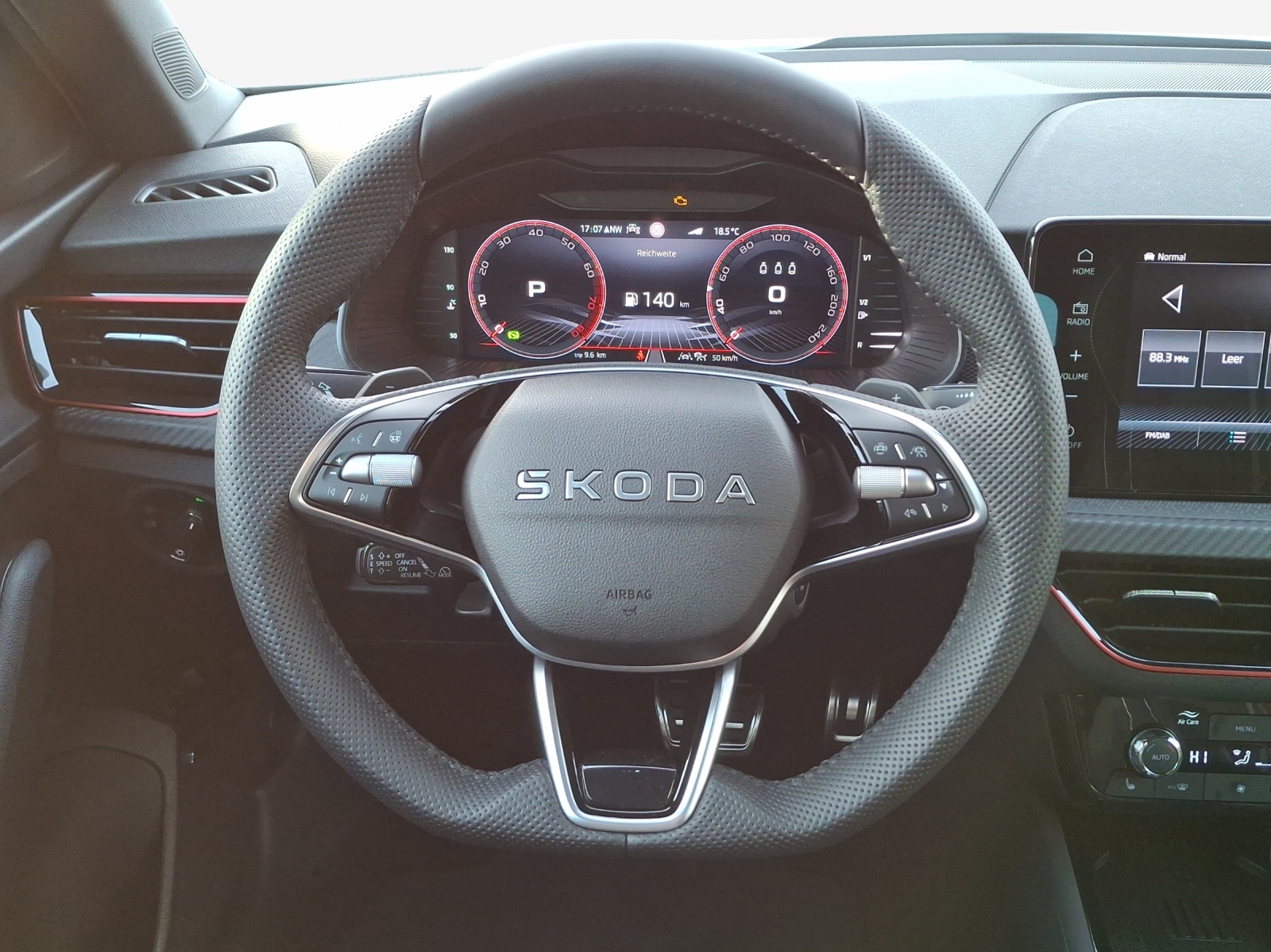 SKODA Kamiq 1.5 TSI Monte Carlo DSG-image-9