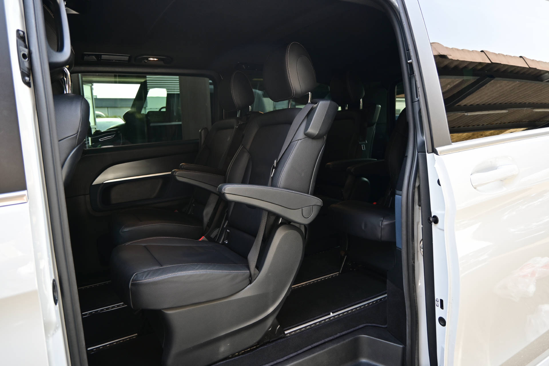 MERCEDES-BENZ EQV 300 lang Van-image-16