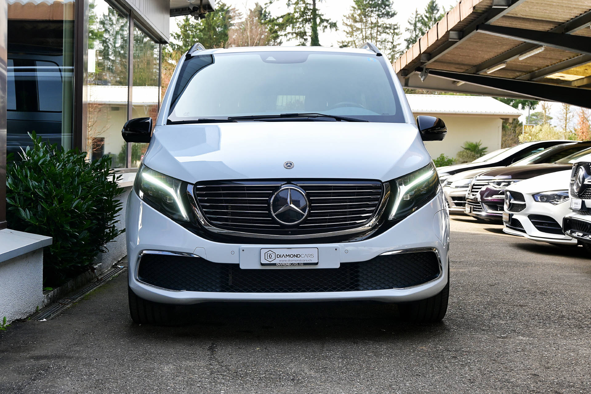 MERCEDES-BENZ EQV 300 lang Van-showroom-element-1