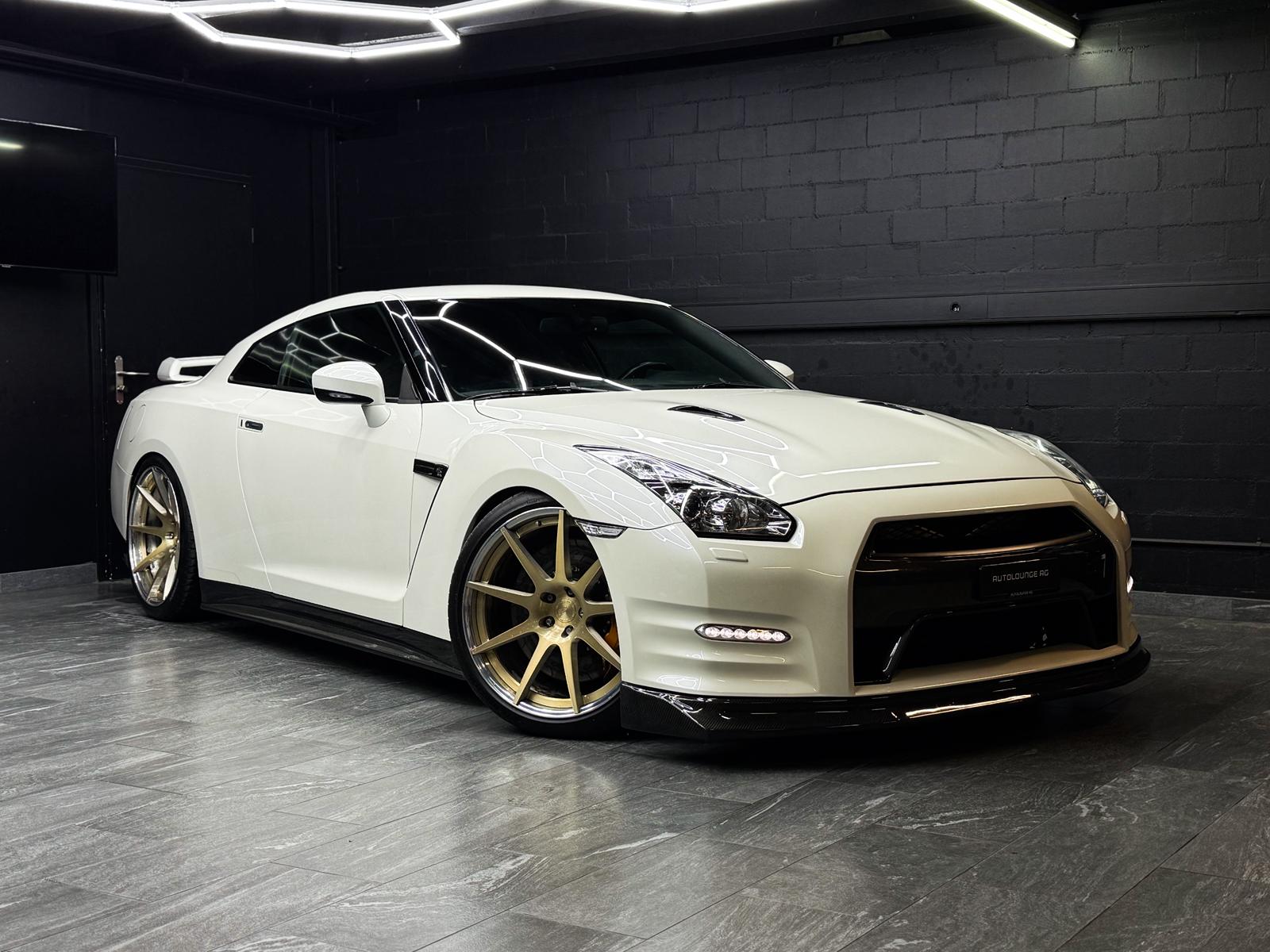 NISSAN GT-R 3.8 V6 Biturbo Black Edition-showroom-element-1