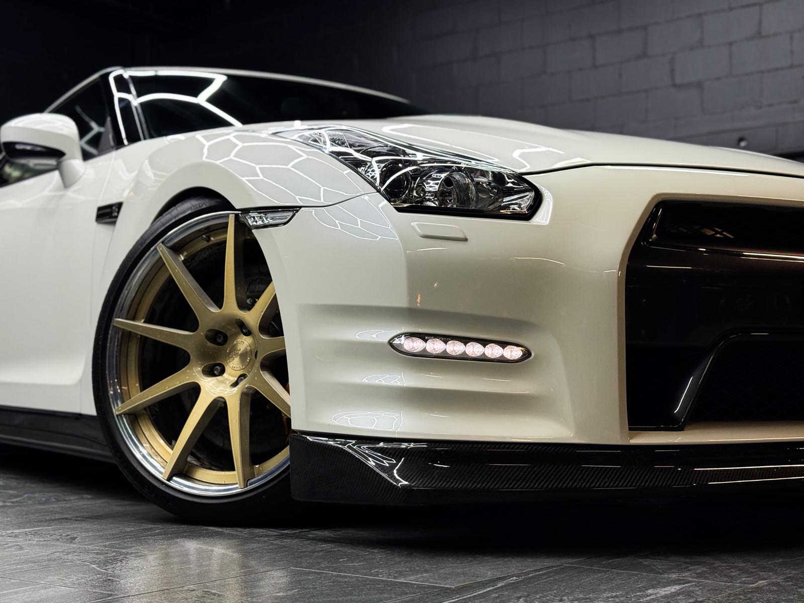 NISSAN GT-R 3.8 V6 Biturbo Black Edition-showroom-element-3