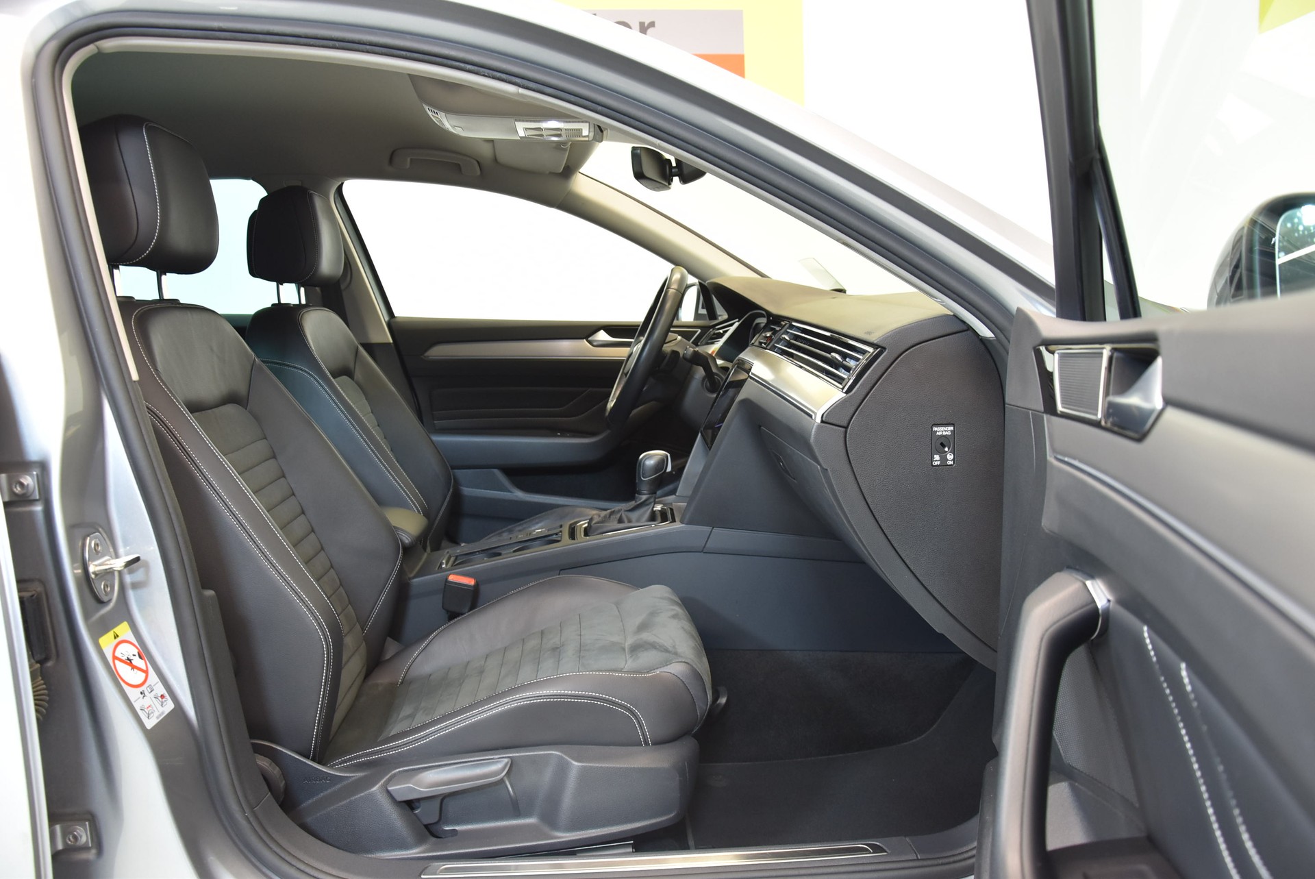 VW Passat 2.0 TDI BMT Elegance DSG-image-3