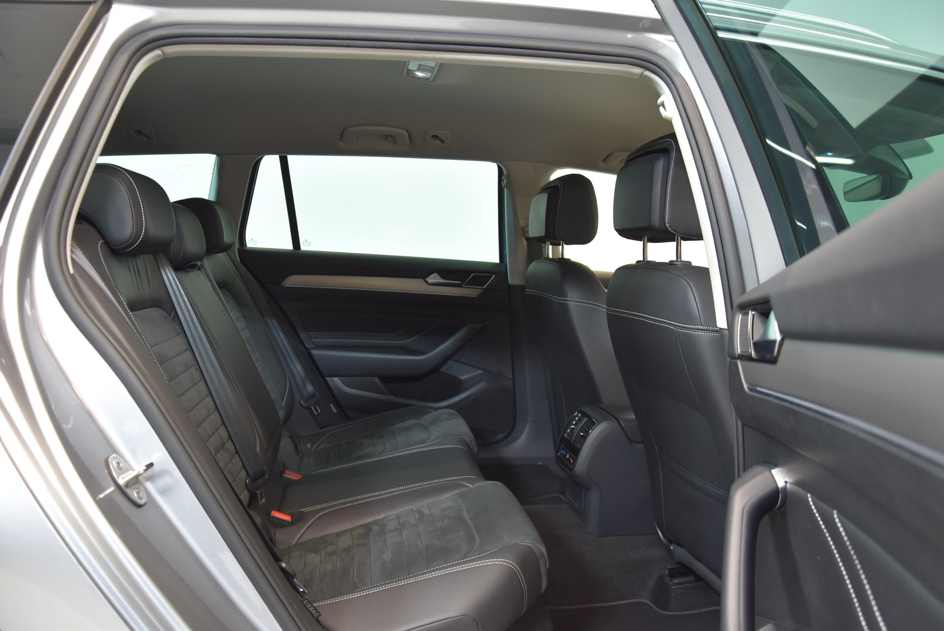 VW Passat 2.0 TDI BMT Elegance DSG-image-6