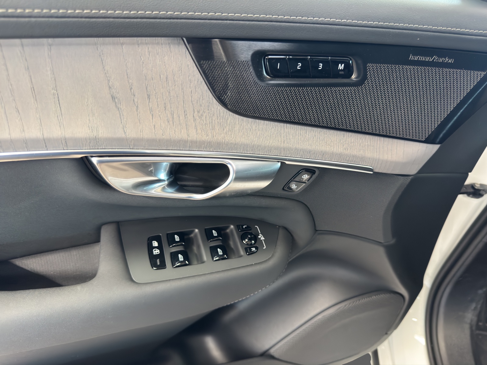 VOLVO XC90 2.0 T8 TE Plus Dark eAWD-image-15