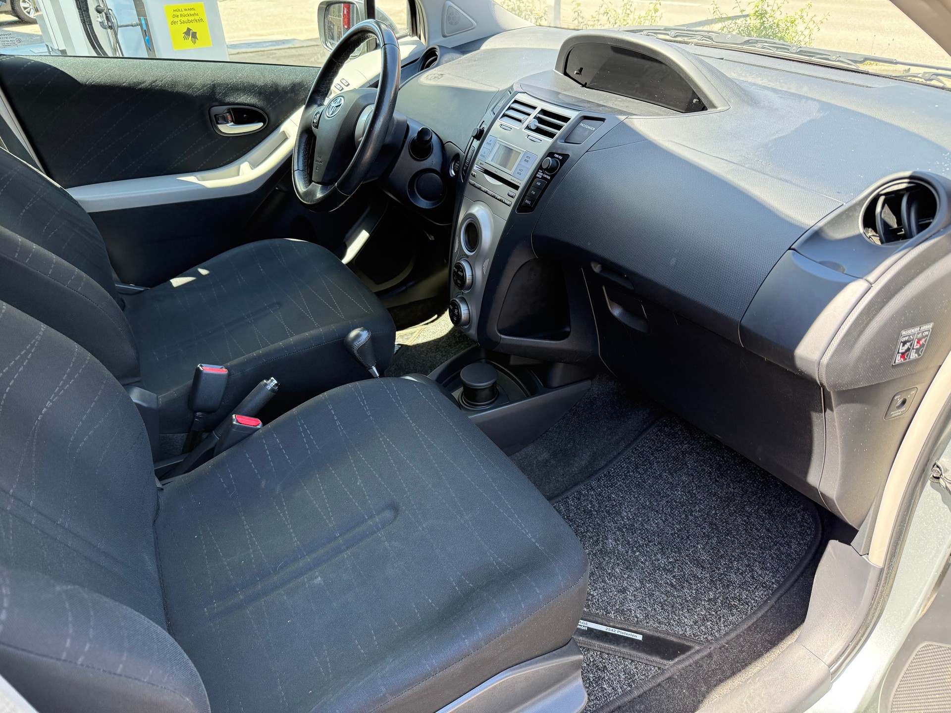 TOYOTA Yaris 1.3 Linea Luna-image-10