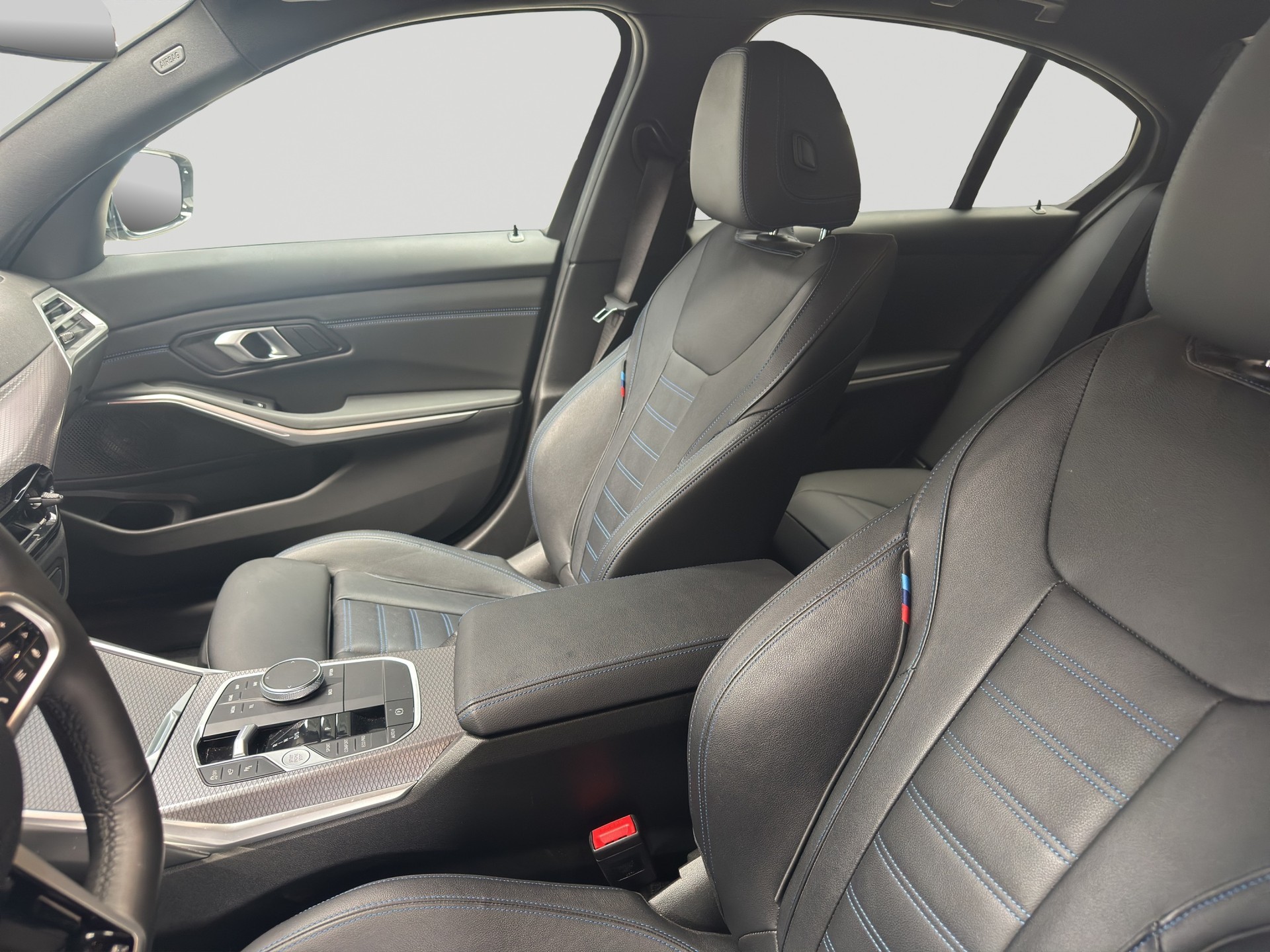 BMW 320d xDrive M Sport Steptronic-image-5