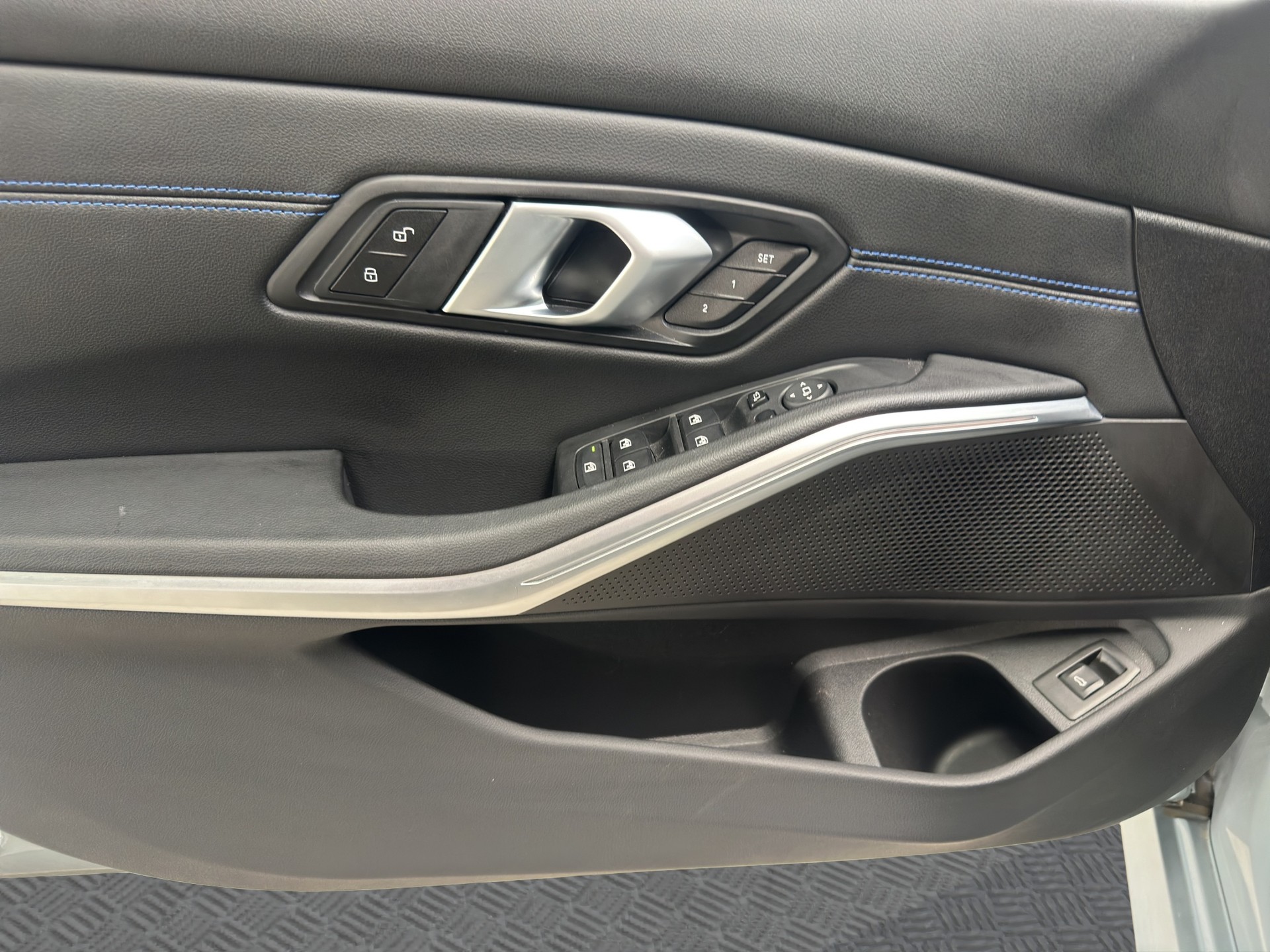 BMW 320d xDrive M Sport Steptronic-image-9