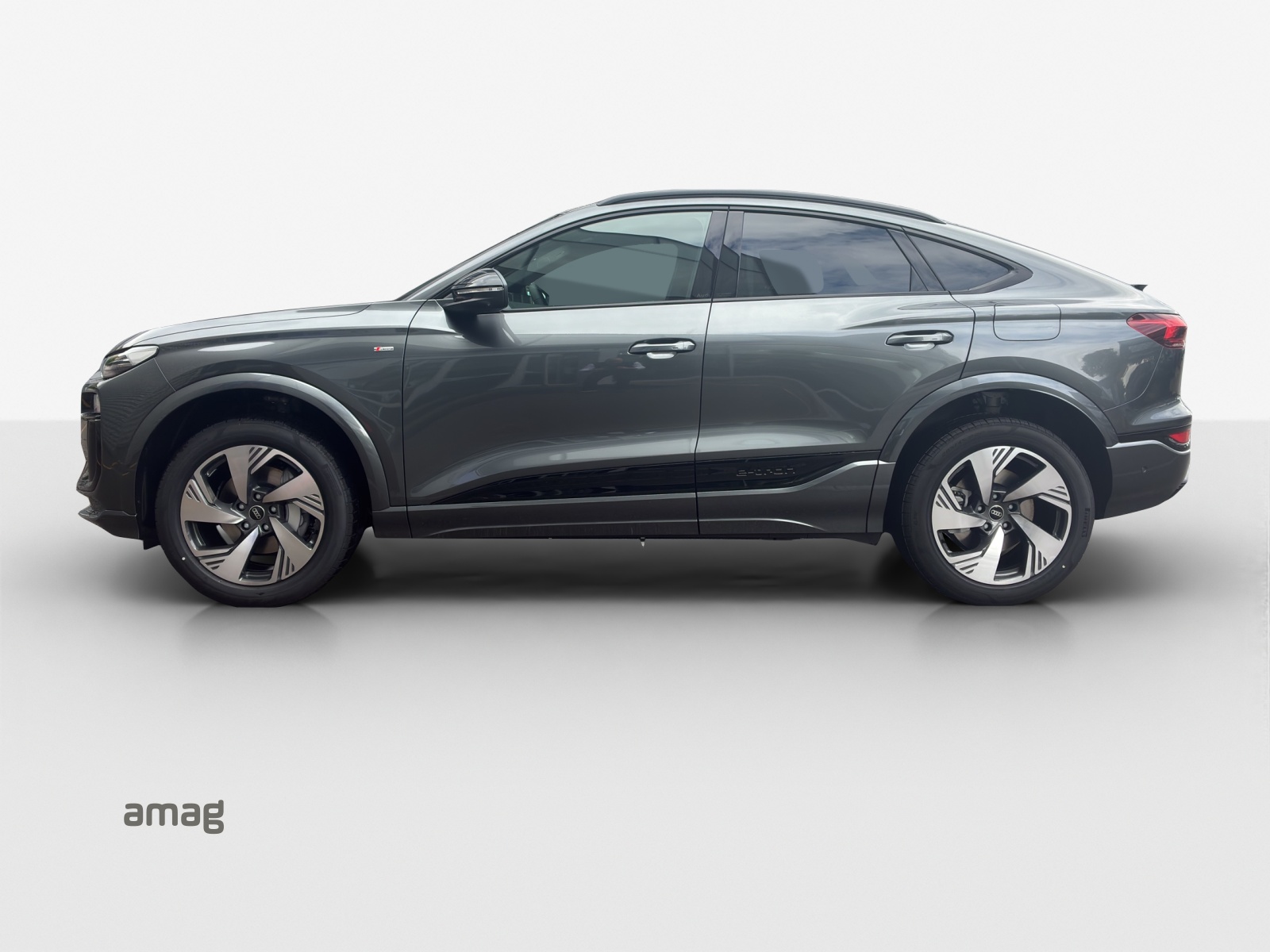 AUDI Q6 Sportback e-tron quattro-showroom-element-1