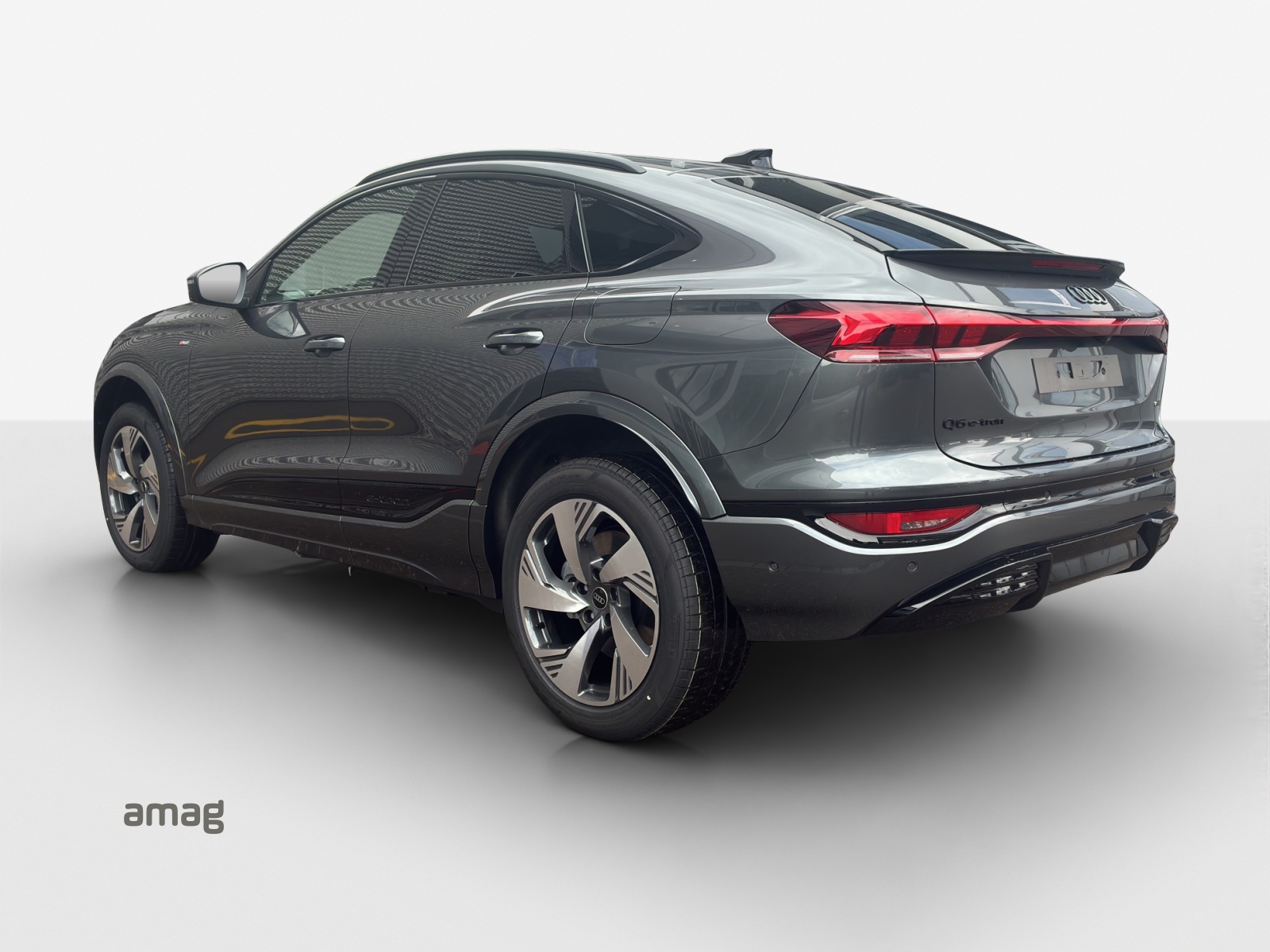 AUDI Q6 Sportback e-tron quattro-showroom-element-2