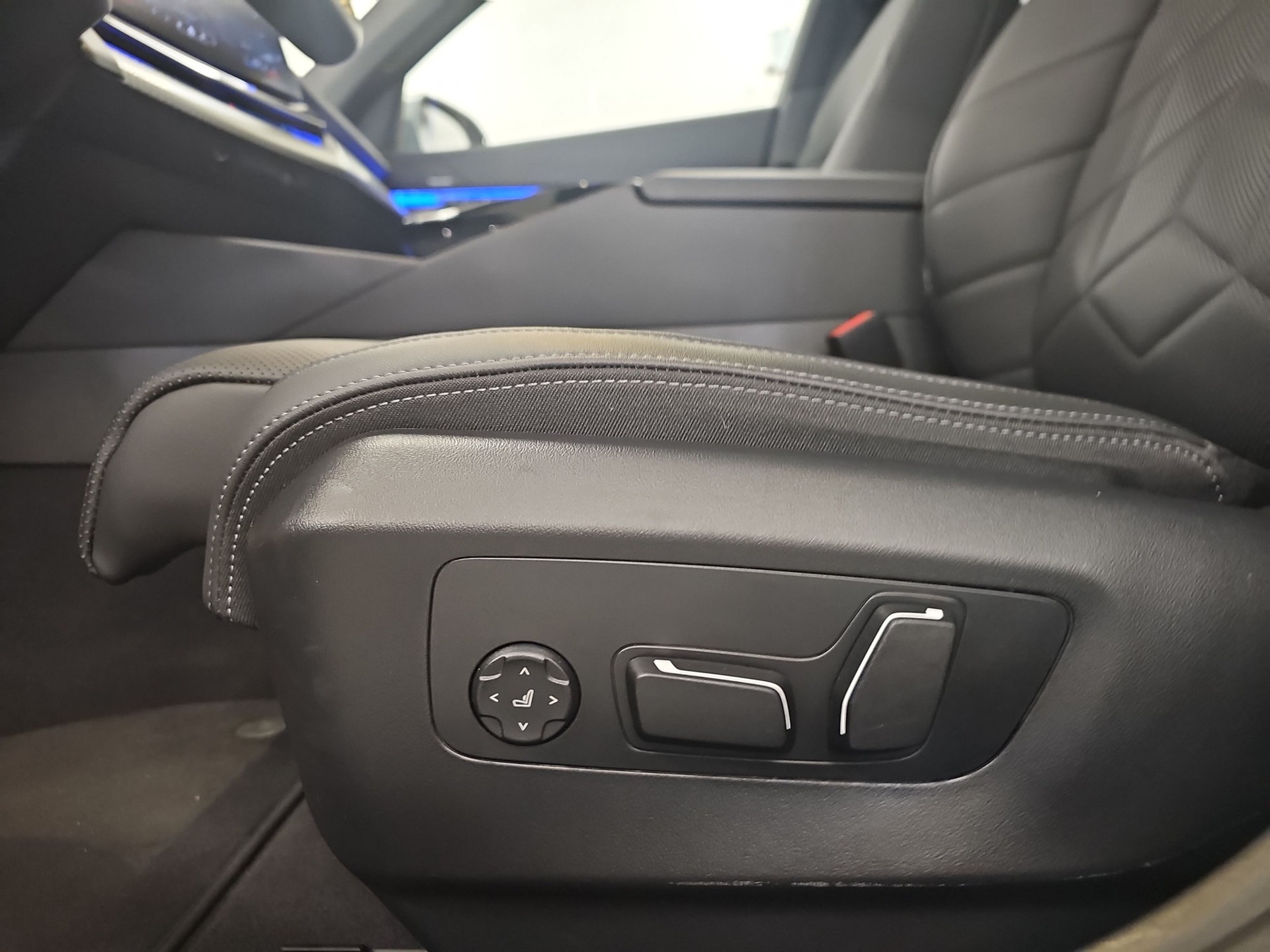BMW 530e xDrive Touring M Sport Steptronic-image-18