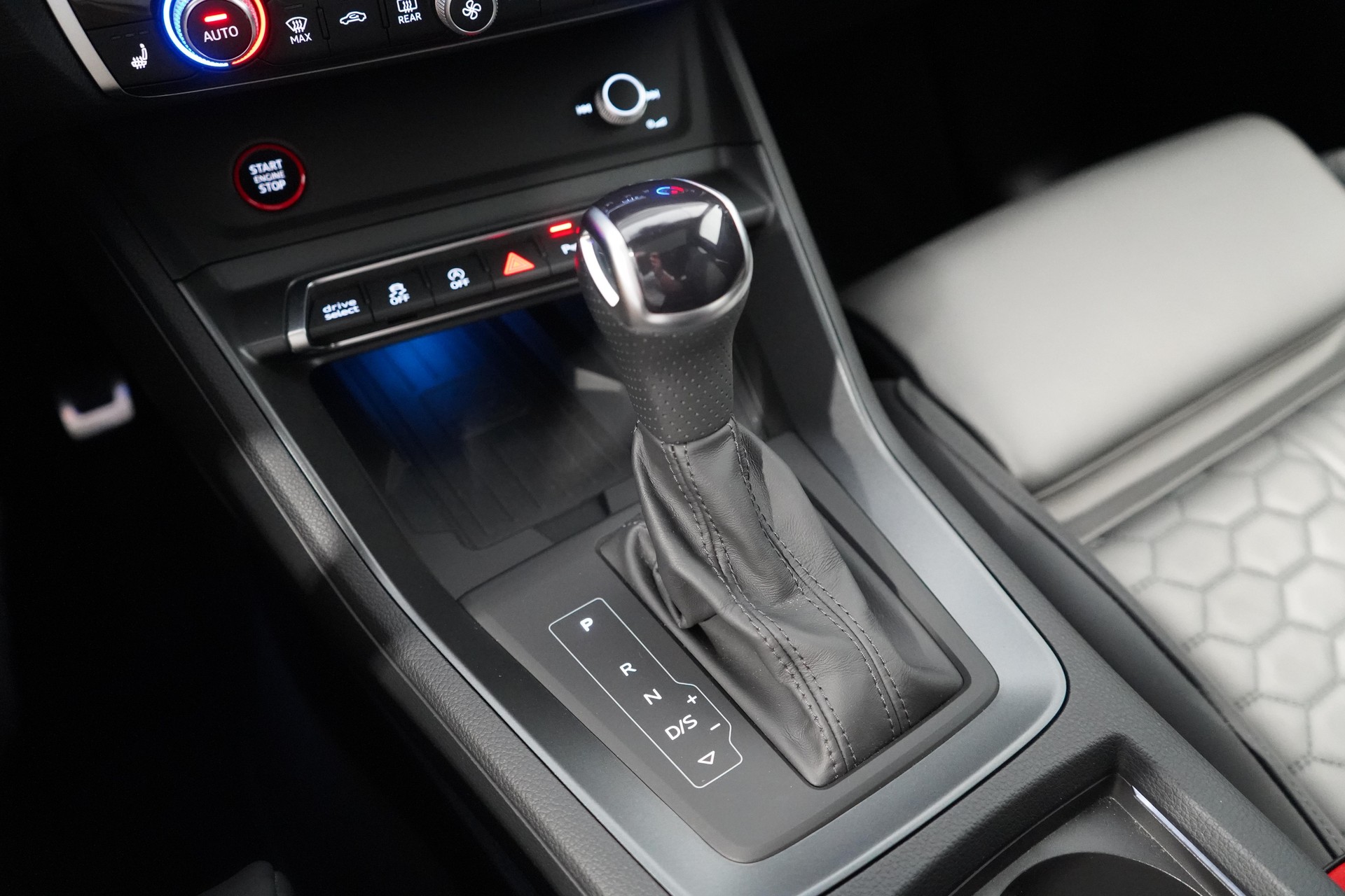 AUDI RS Q3 Sportback 2.5 TFSI quattro S-Tronic-image-15