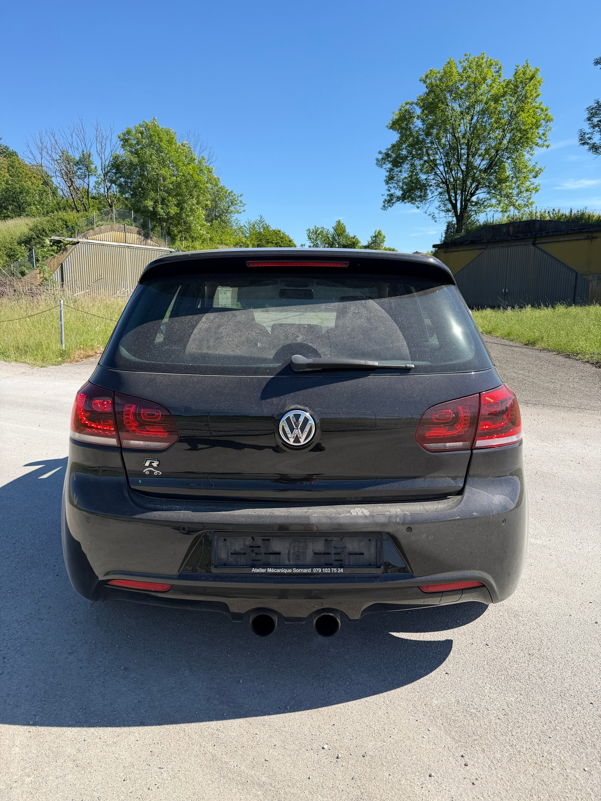 VW Golf 2.0 TSI R 4Motion-image-5