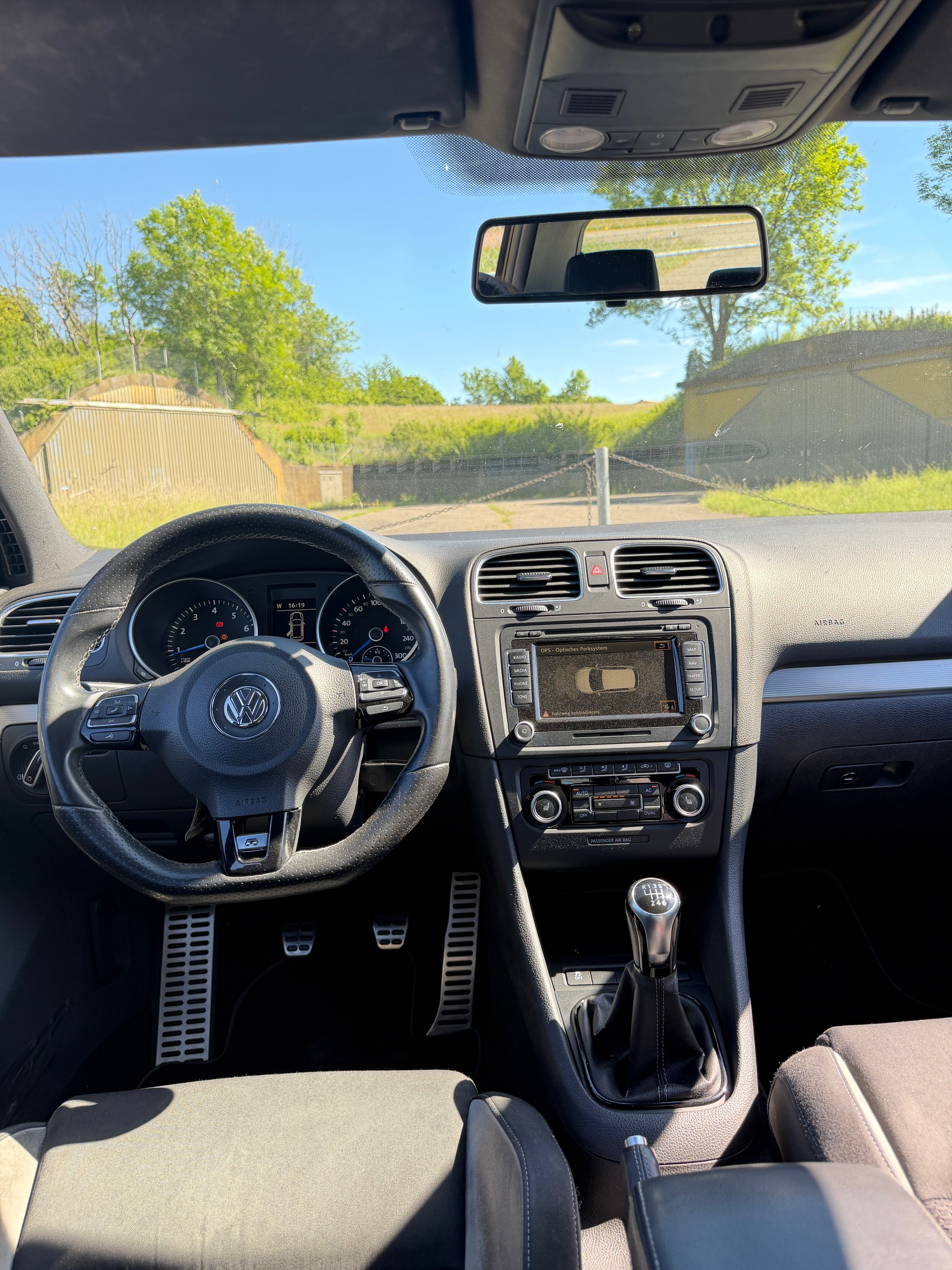 VW Golf 2.0 TSI R 4Motion-image-9