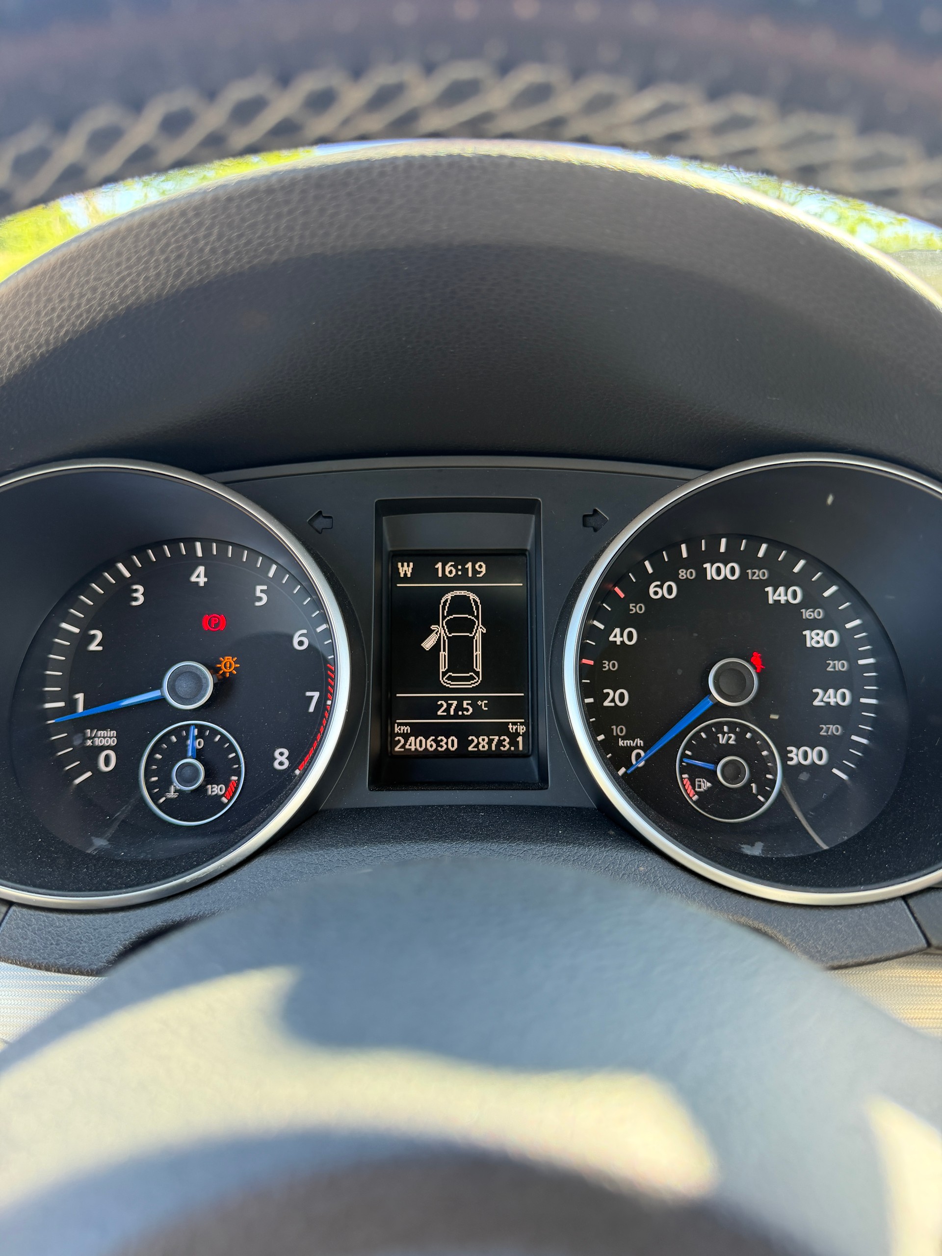 VW Golf 2.0 TSI R 4Motion-image-13