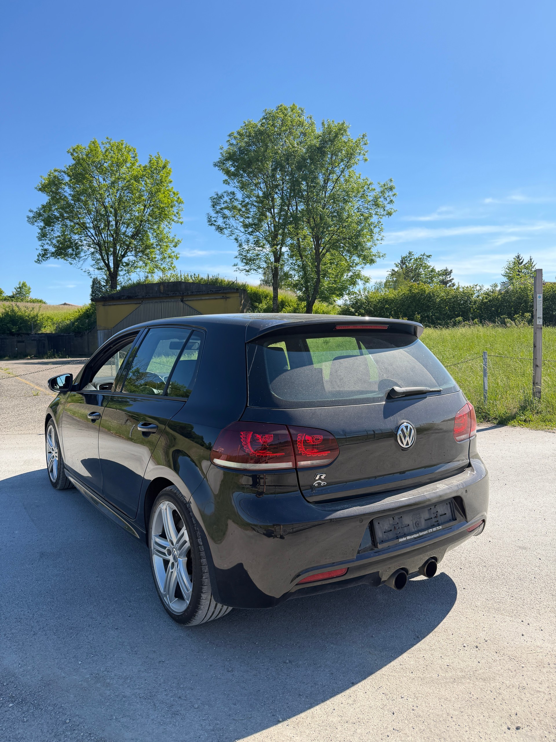 VW Golf 2.0 TSI R 4Motion-image-4