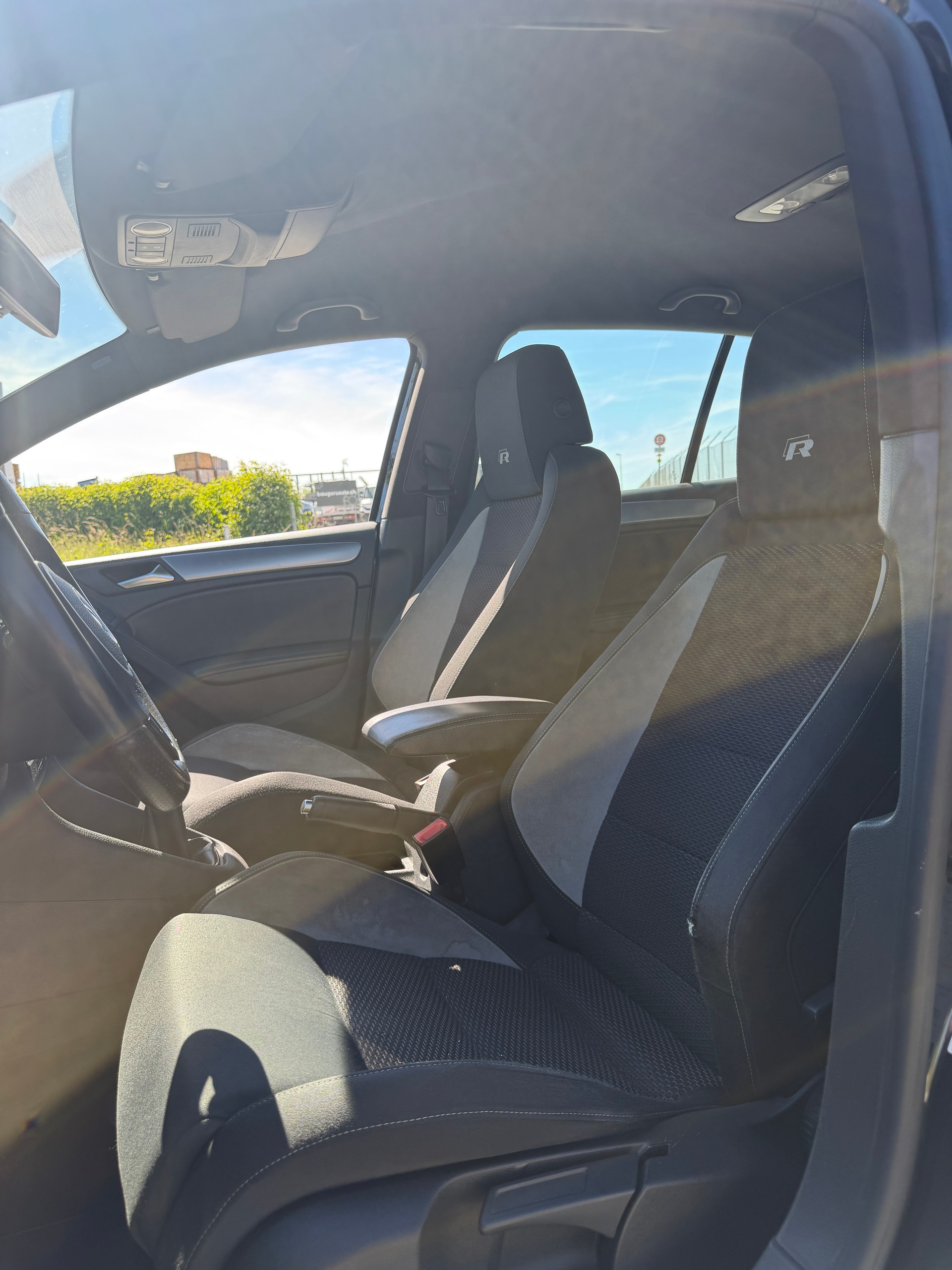 VW Golf 2.0 TSI R 4Motion-image-8