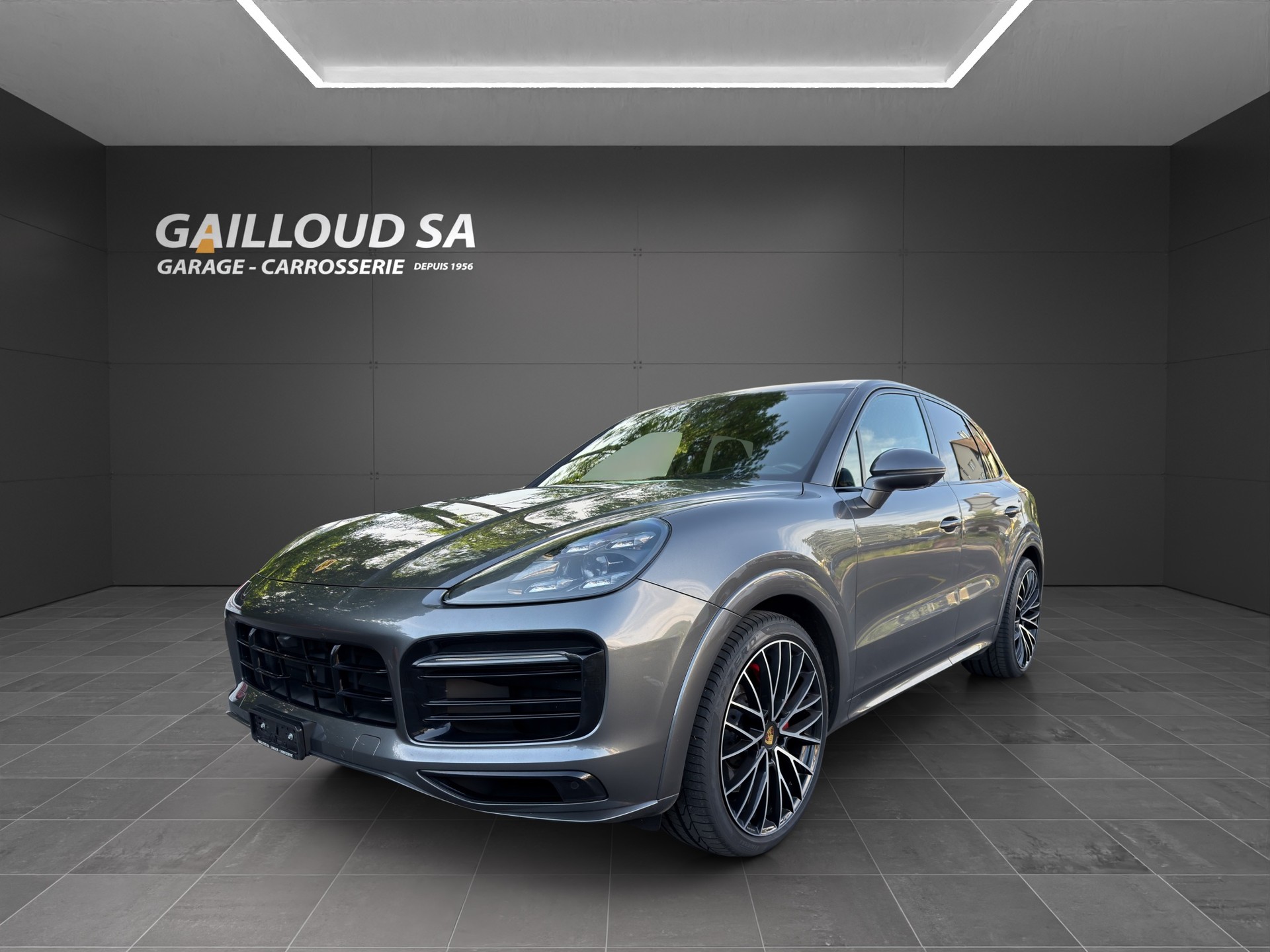 PORSCHE Cayenne GTS-showroom-element-1