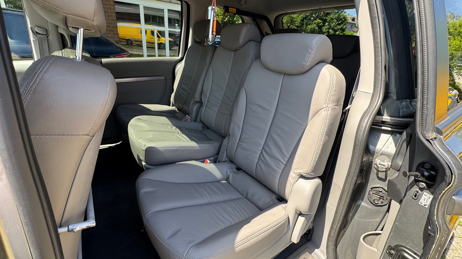 KIA Carnival 2.2 CRDi Style Automatic-image-12