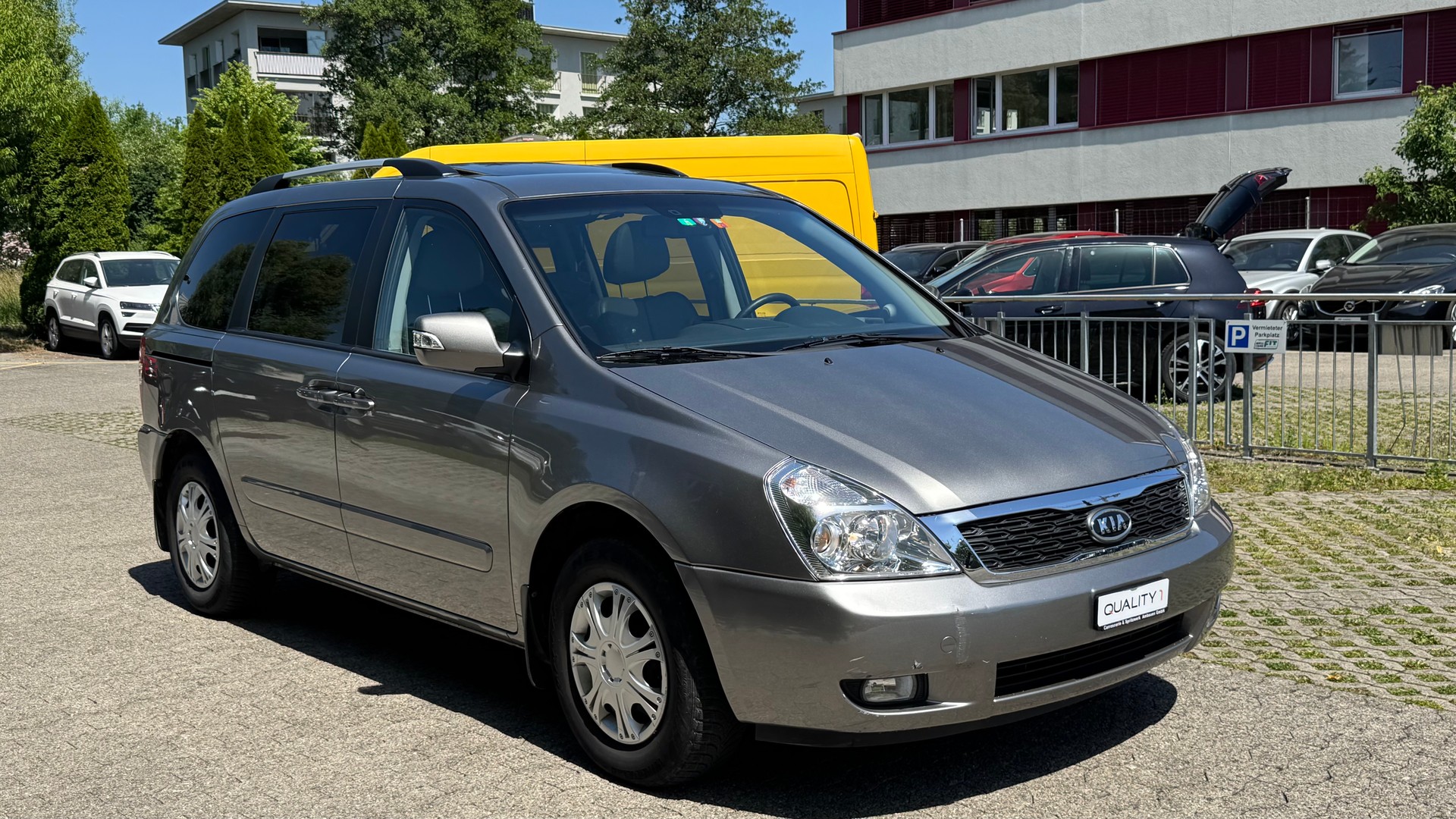 KIA Carnival 2.2 CRDi Style Automatic-image-4