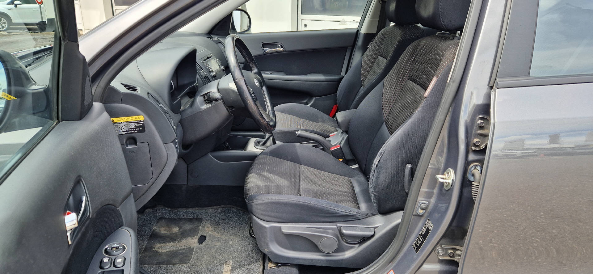 HYUNDAI i30 1.6 CRDi Style-image-3