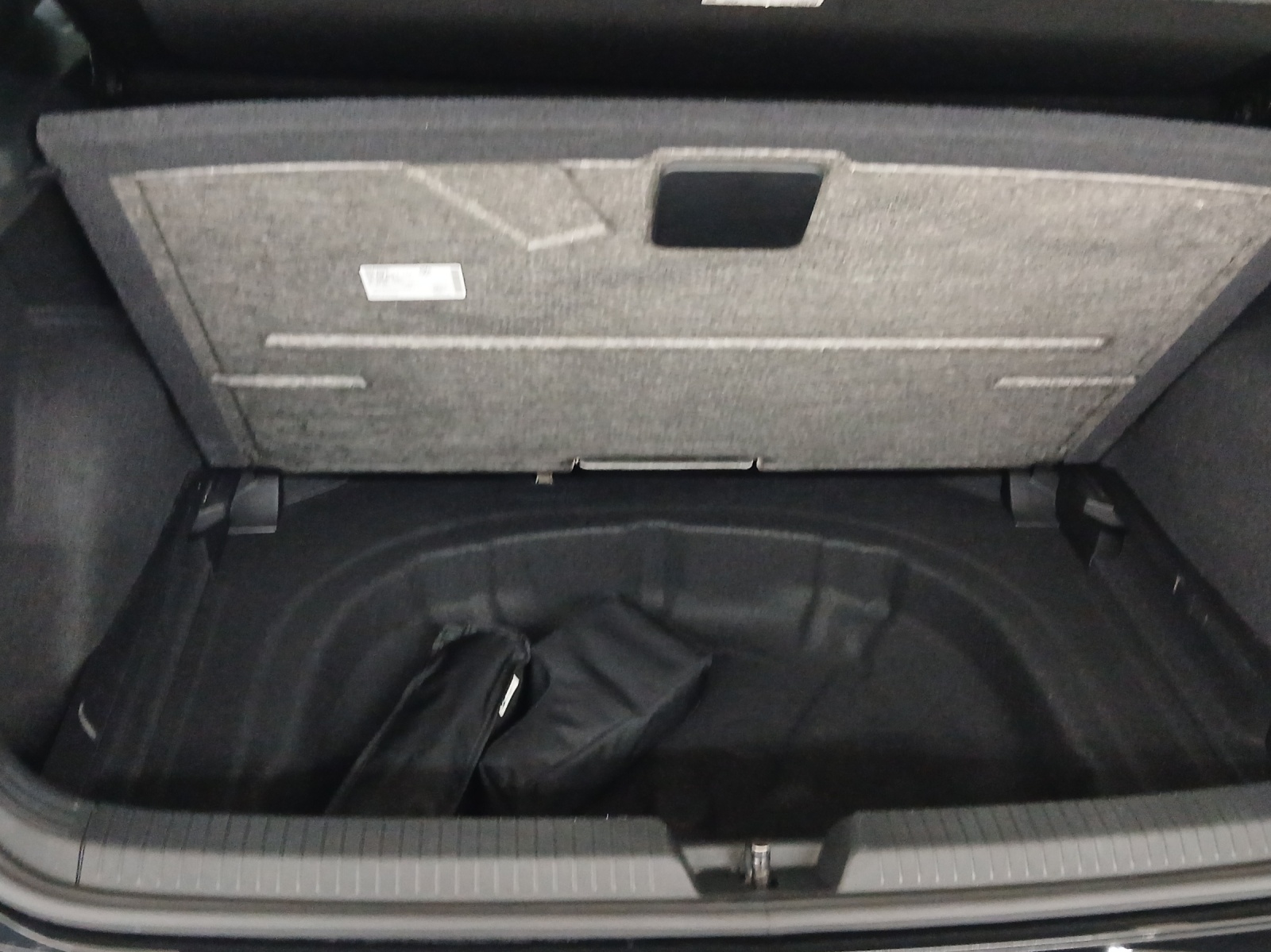 VW Golf 1.5 e TSI mHEV R-Line DSG-image-13