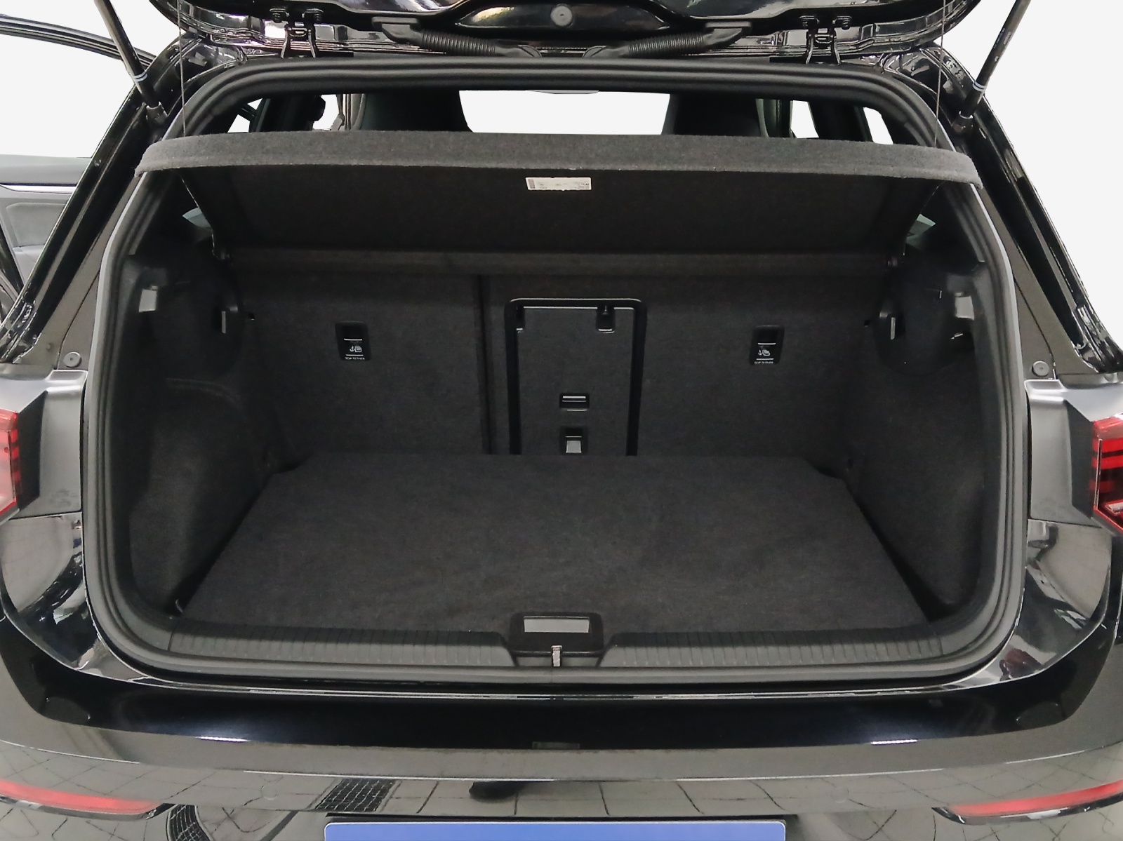 VW Golf 1.5 e TSI mHEV R-Line DSG-image-12