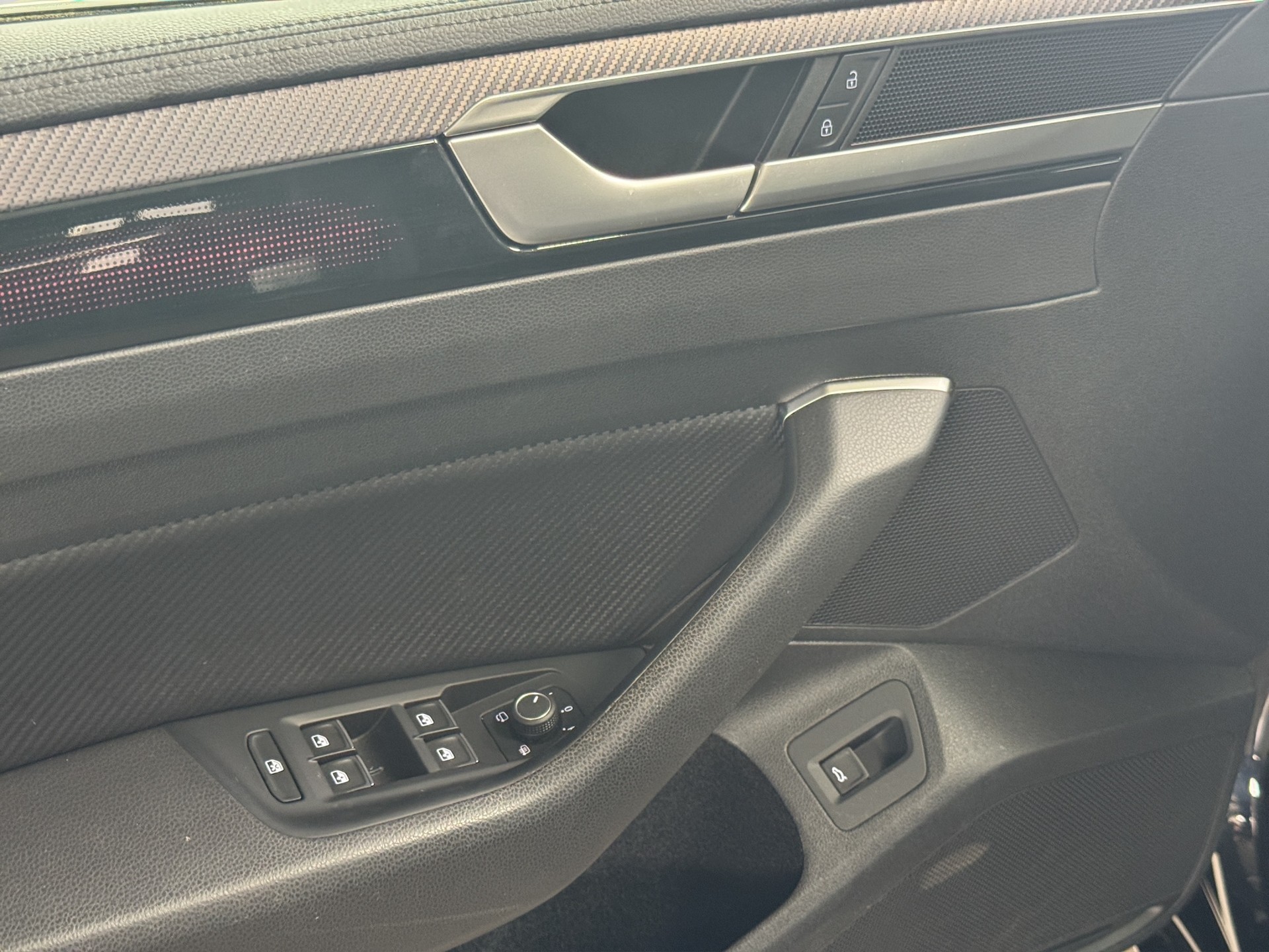 VW Arteon SB 2.0 TSI R 4Motion DSG-image-8