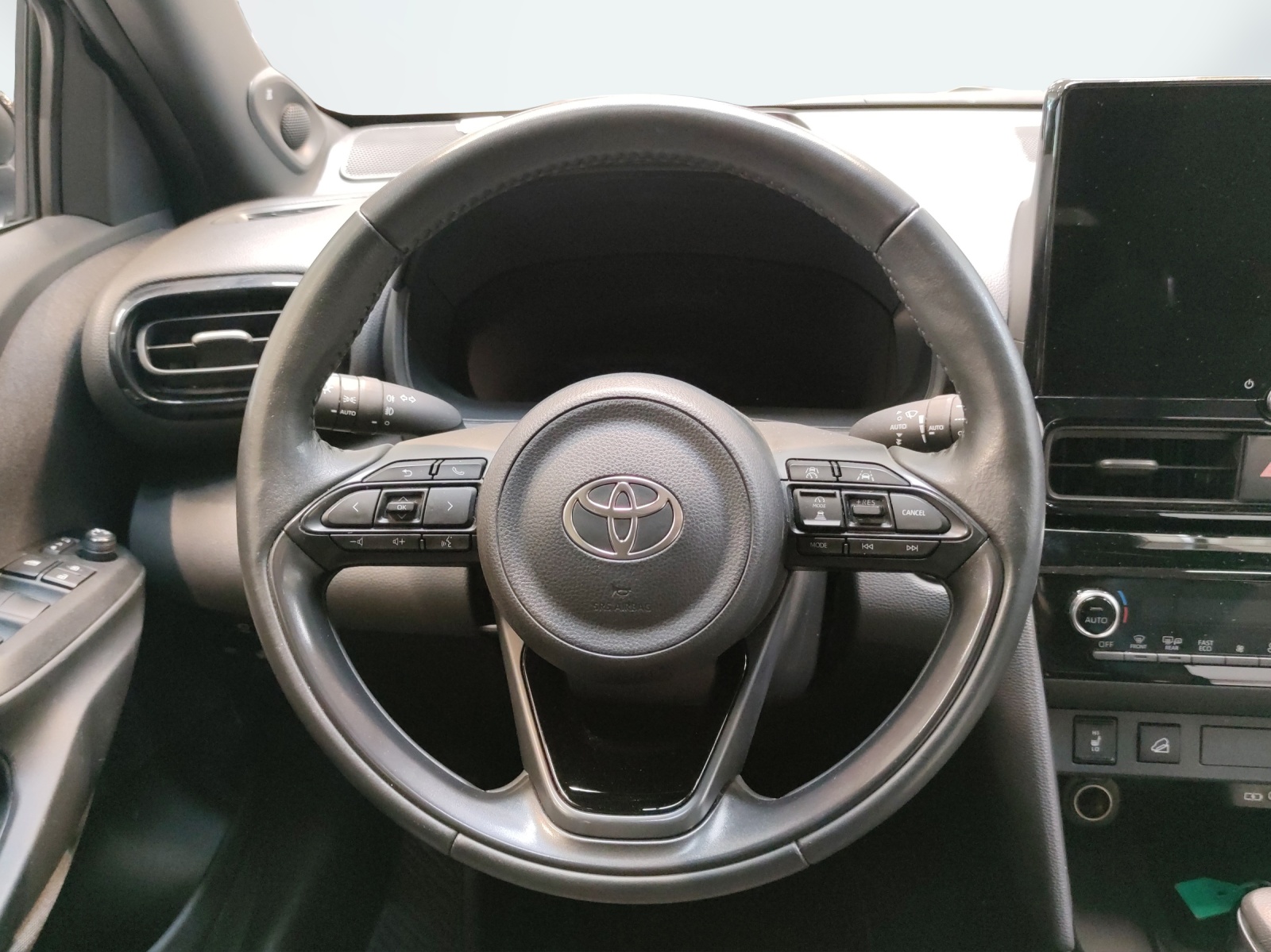 TOYOTA Yaris Cross 1.5 VVT-i HSD Premiere Edition AWD-i-image-12