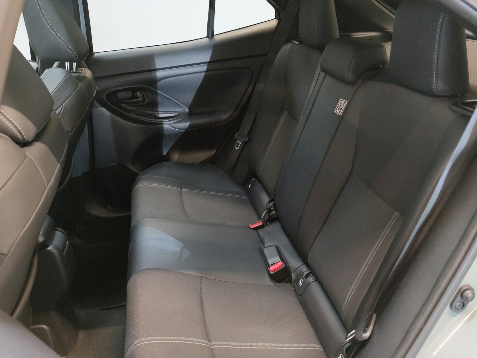 TOYOTA Yaris Cross 1.5 VVT-i HSD Premiere Edition AWD-i-image-17