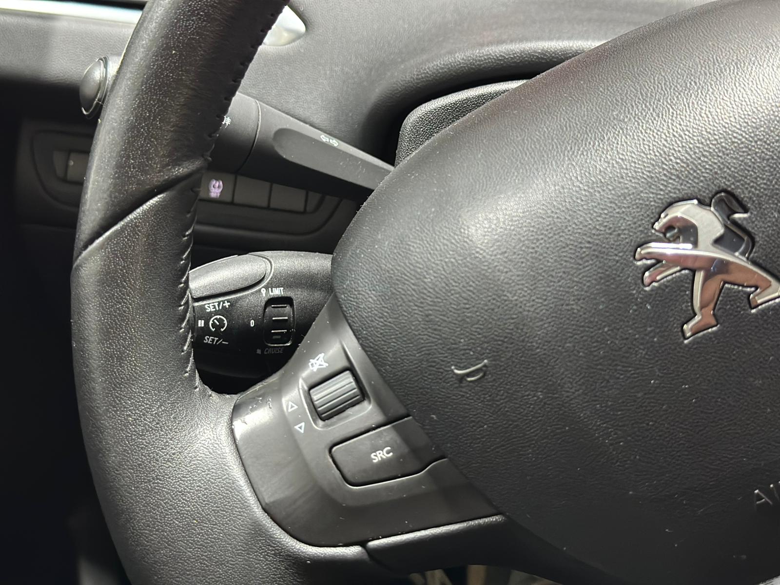 PEUGEOT 208 1.2 VTI Access-image-12