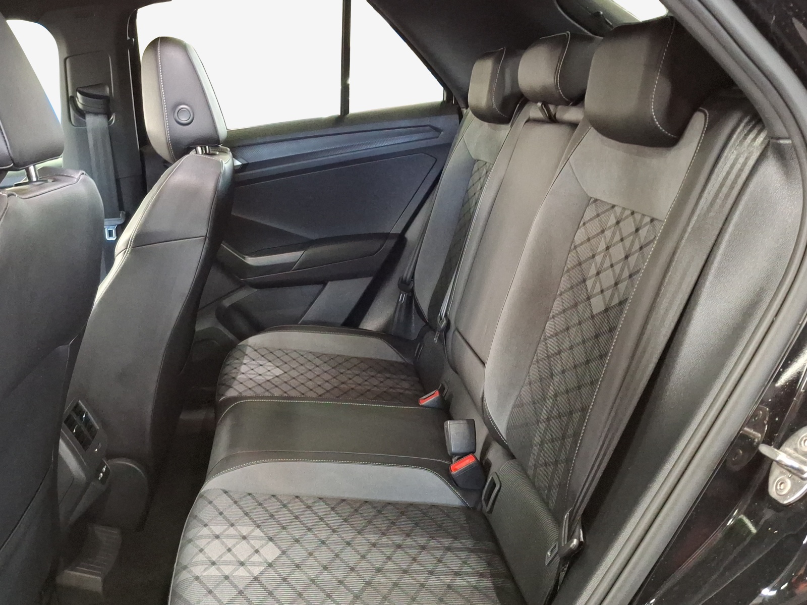 VW T-Roc 2.0 TSI R-Line DSG 4Motion-image-11