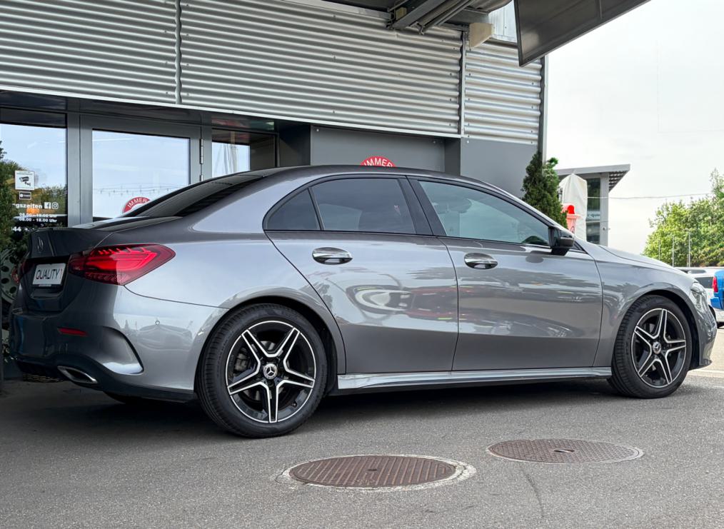 MERCEDES-BENZ A 200 Limousine AMG Line-image-2