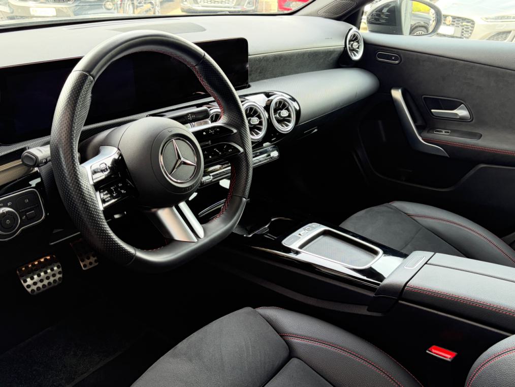 MERCEDES-BENZ A 200 Limousine AMG Line-showroom-element-3