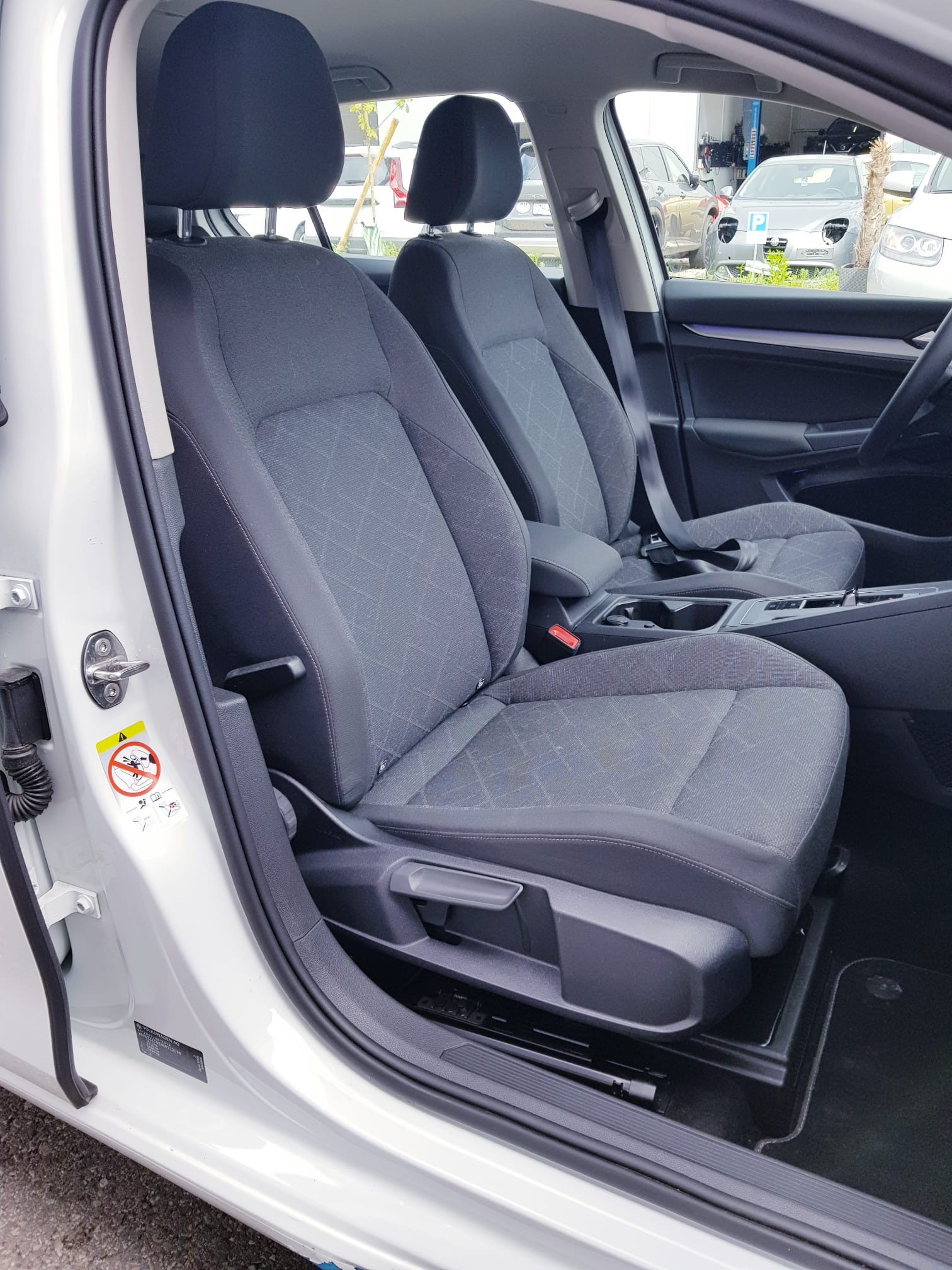 VW Golf 1.0 eTSI mHEV ACTLife DSG-image-6