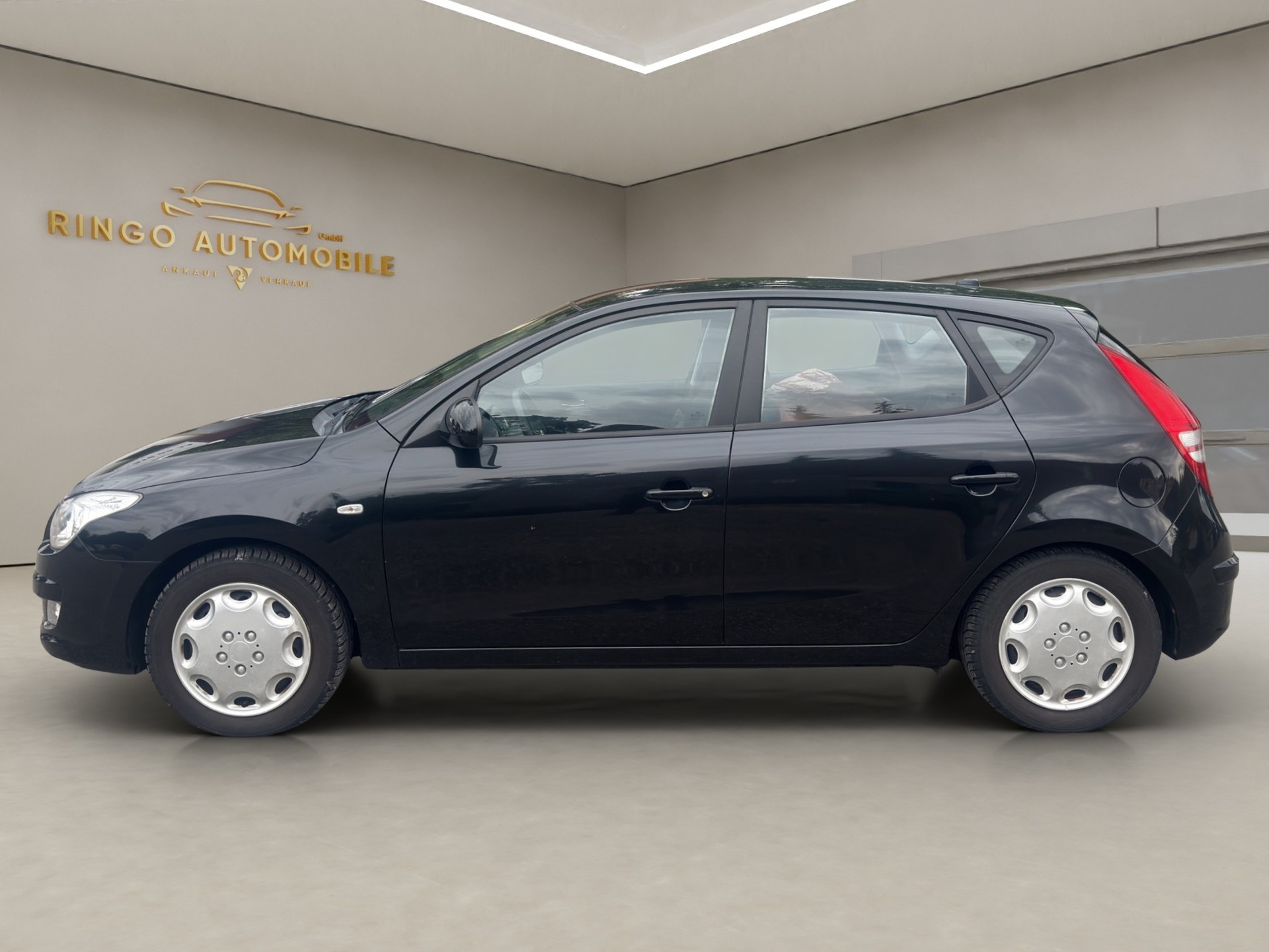 HYUNDAI i30 2.0 Premium-image-3