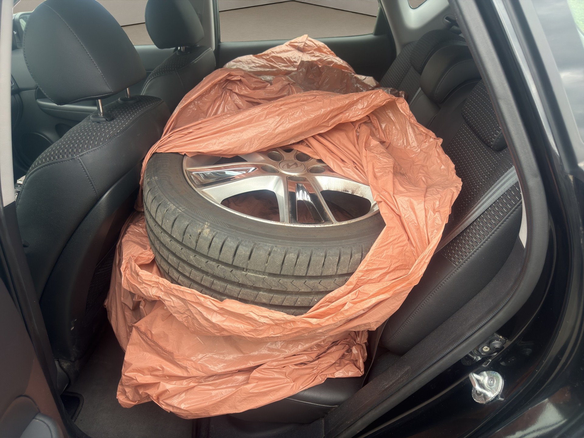 HYUNDAI i30 2.0 Premium-image-10