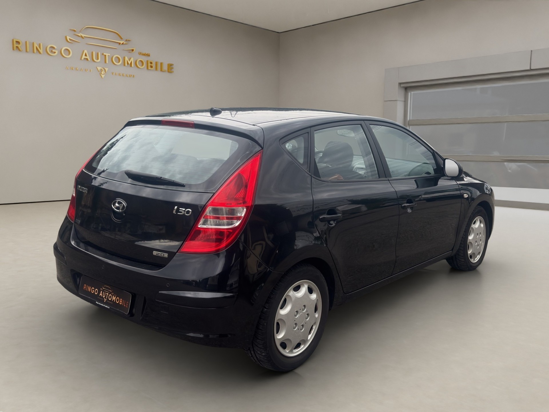 HYUNDAI i30 2.0 Premium-image-6