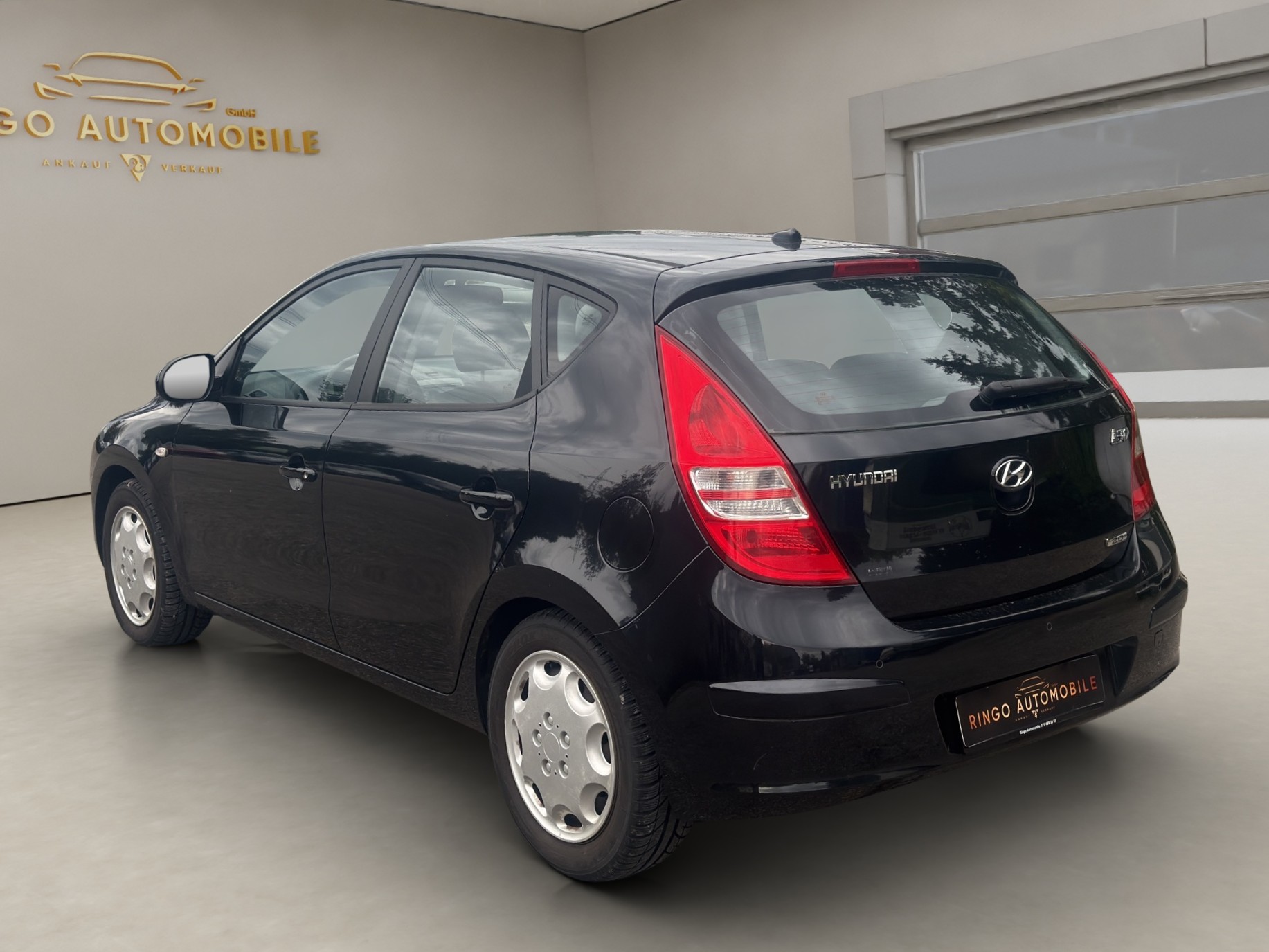 HYUNDAI i30 2.0 Premium-image-4