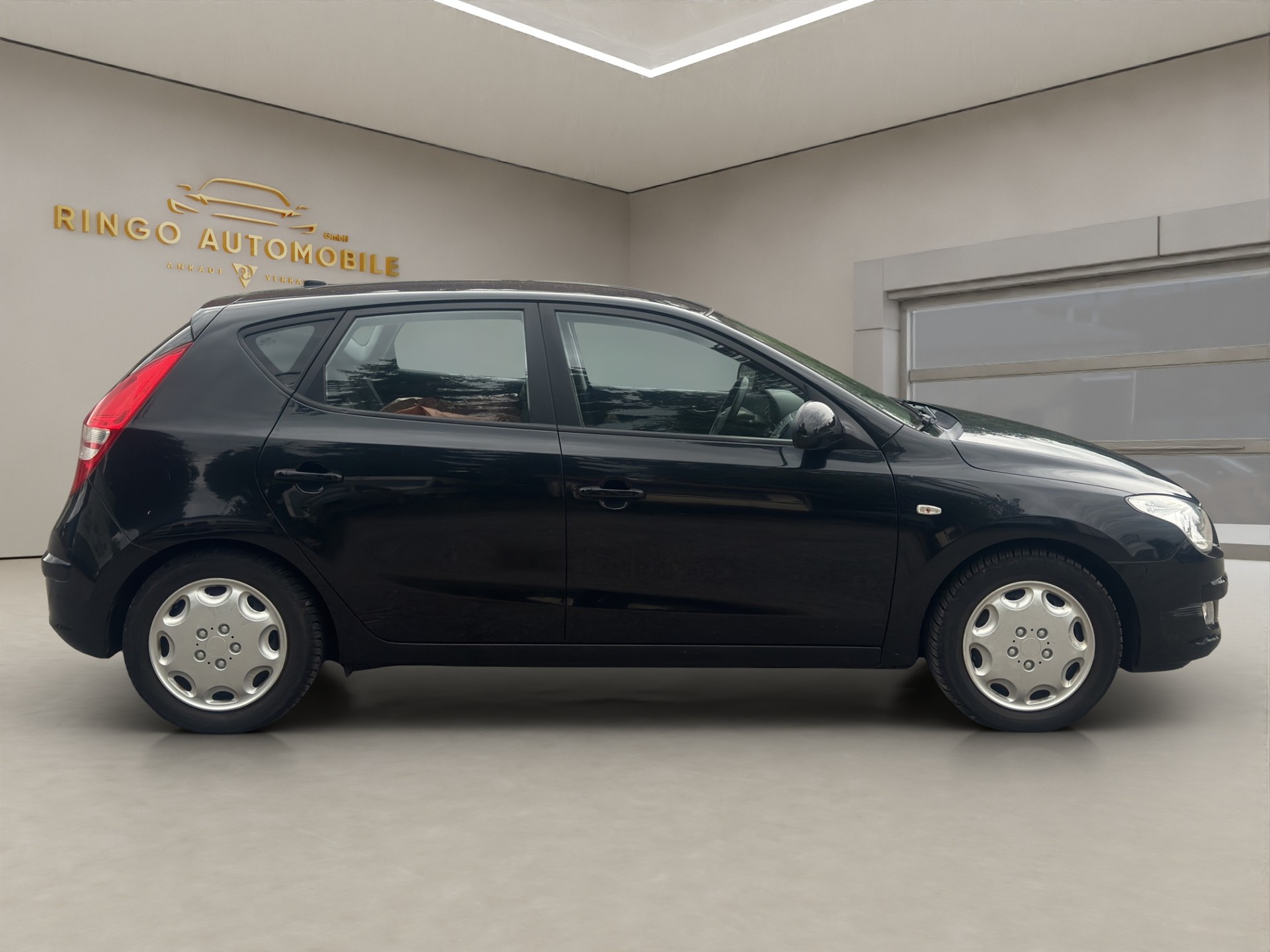 HYUNDAI i30 2.0 Premium-image-7
