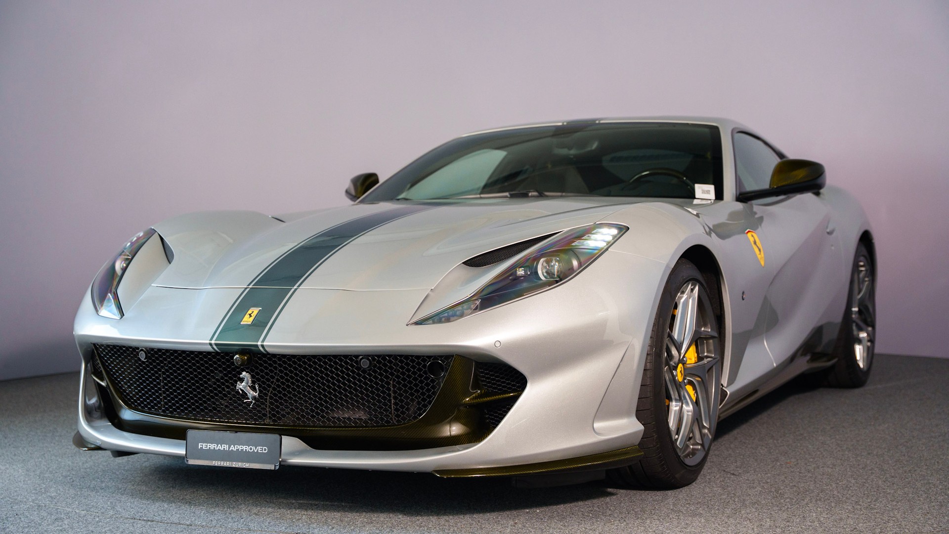 FERRARI 812 Superfast Taylor Made Car-showroom-element-1