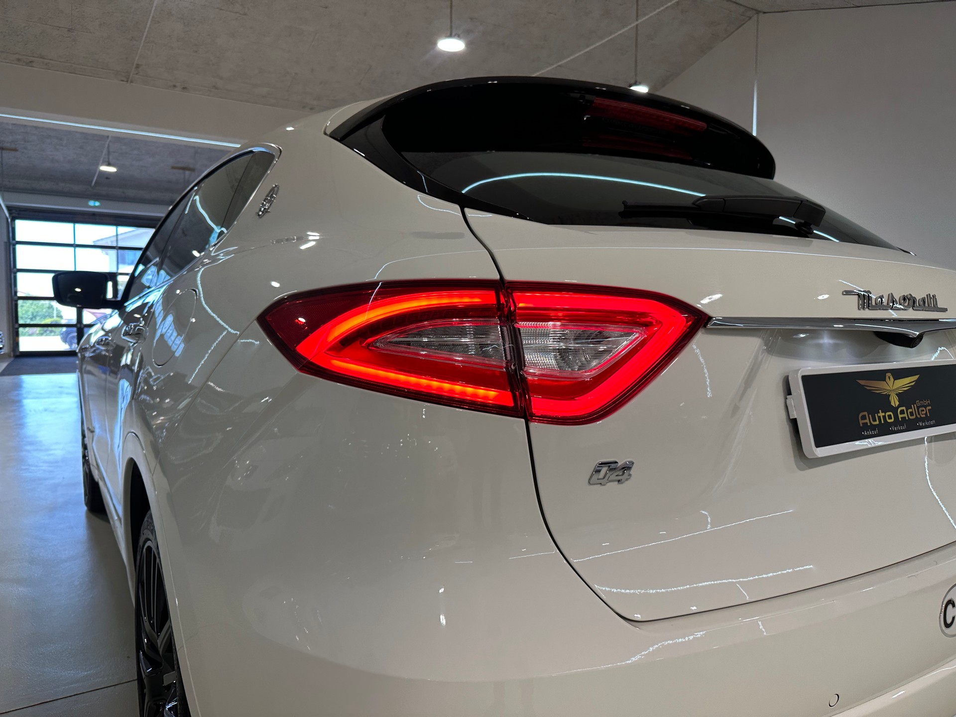 MASERATI Levante 3.0 V6 GranLusso Automatica-image-9