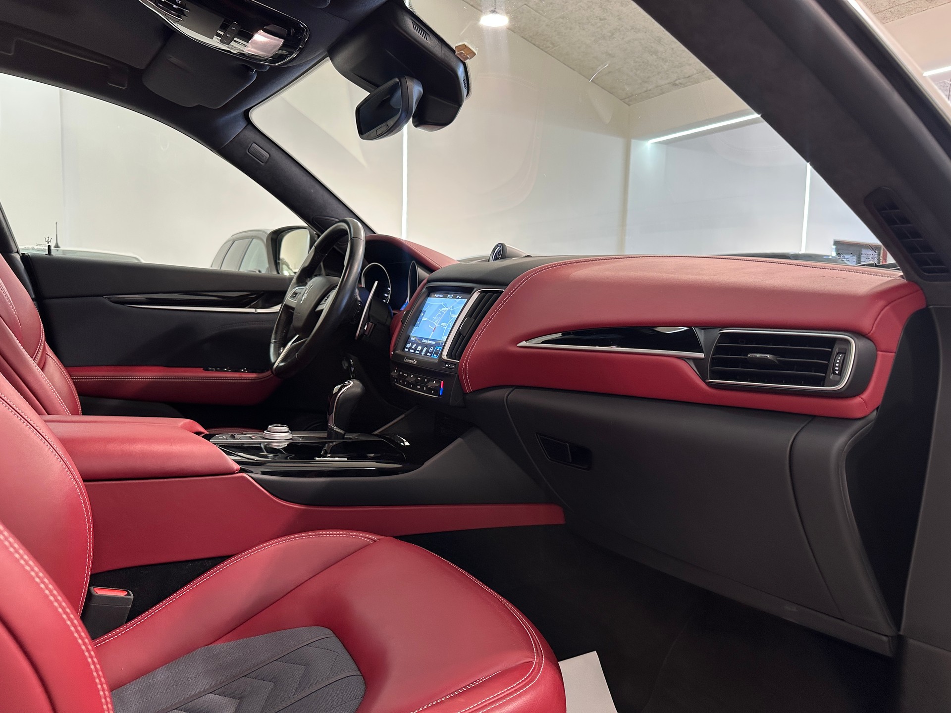 MASERATI Levante 3.0 V6 GranLusso Automatica-image-28