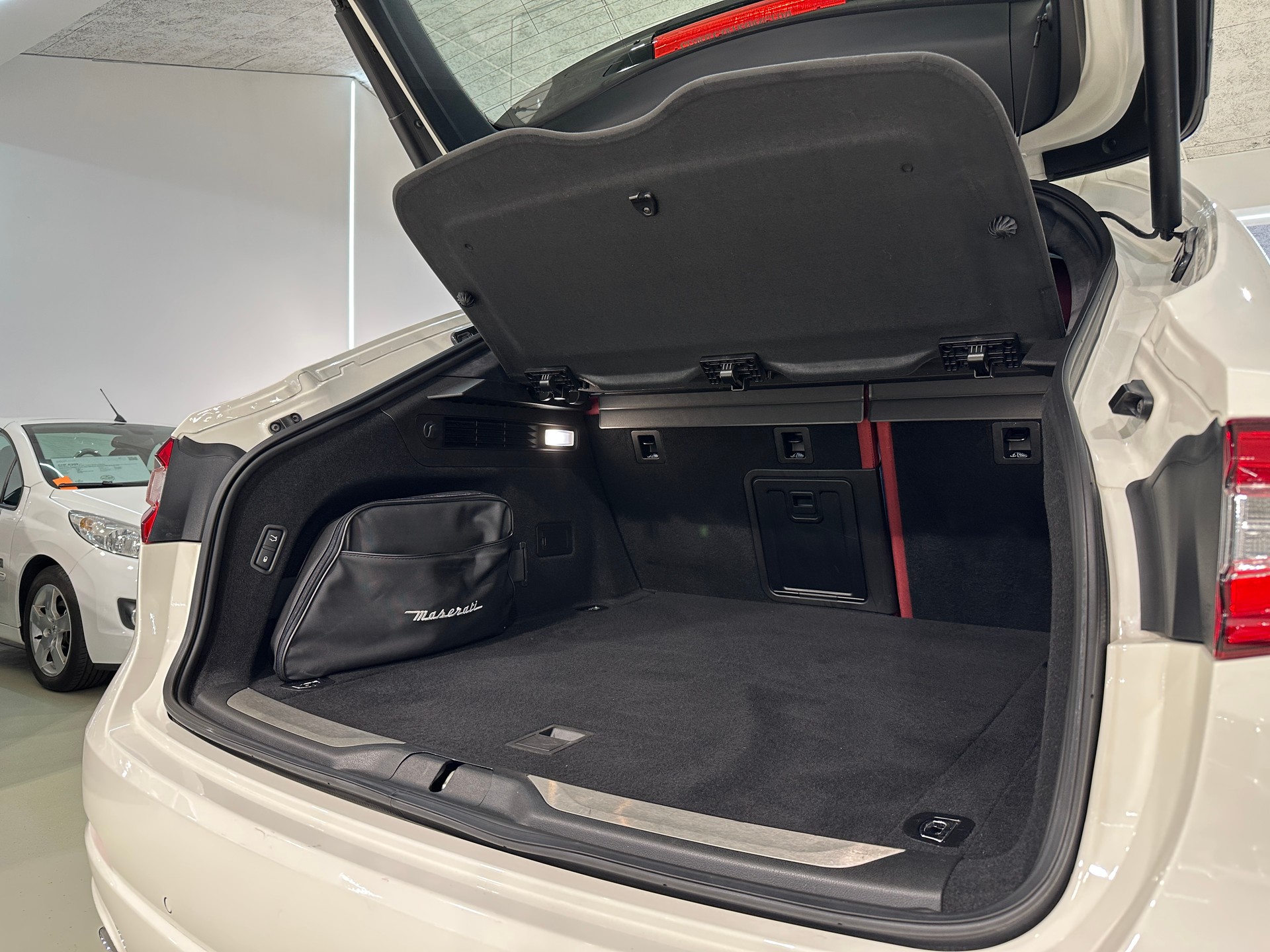 MASERATI Levante 3.0 V6 GranLusso Automatica-image-11