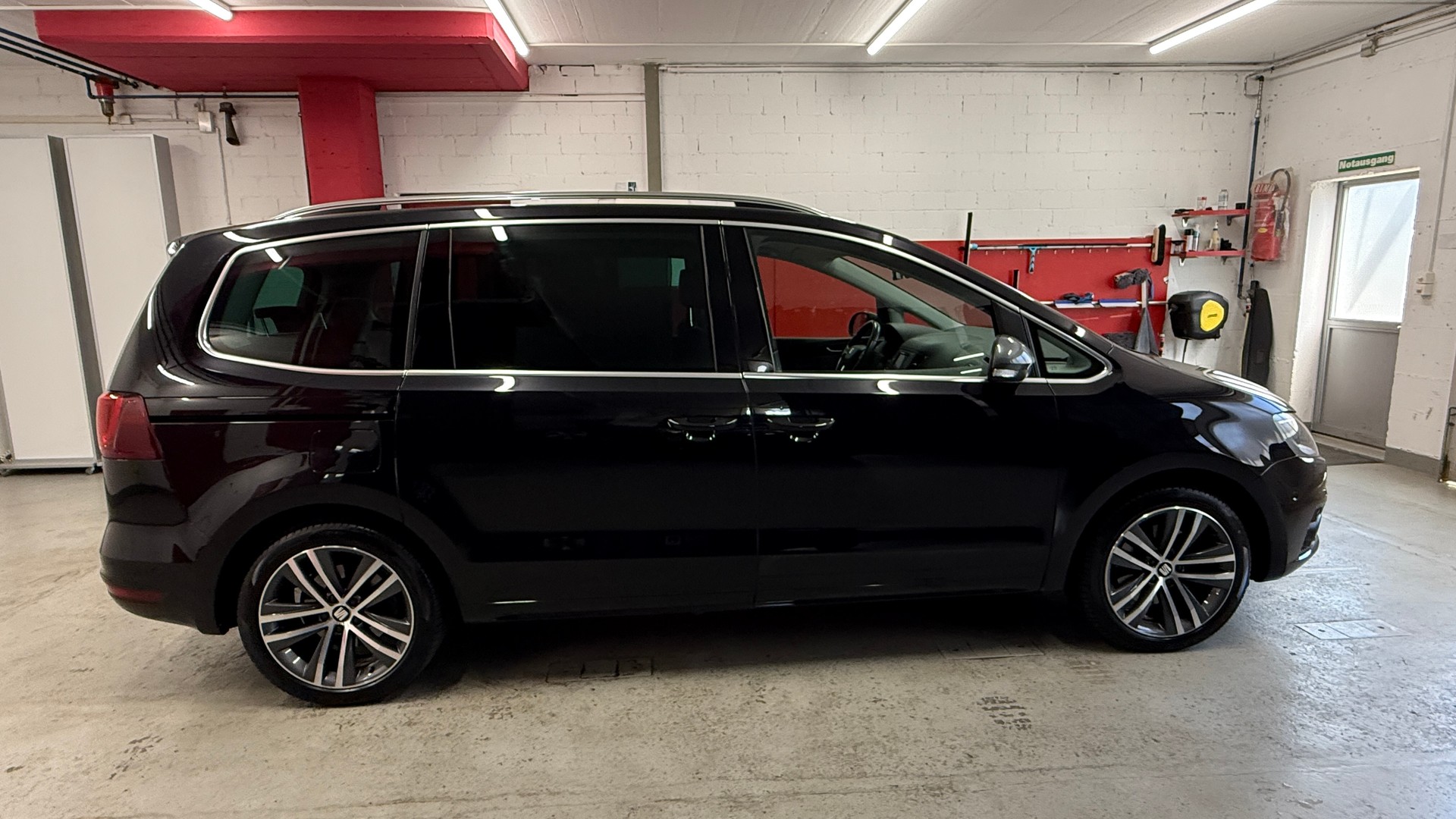 SEAT Alhambra 2.0 TDI FR Line 4Drive, CH FZ, mit Hammer Ausstattung, 8 fach berädert, AHK 2400kg., LederAlk. 1 Jahr Garantie M&G-image-3