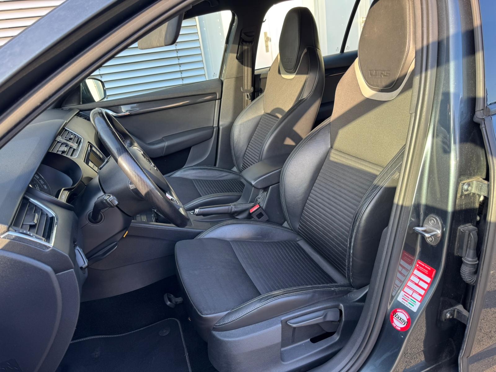 SKODA Octavia Combi 2.0 TDI RS-image-9
