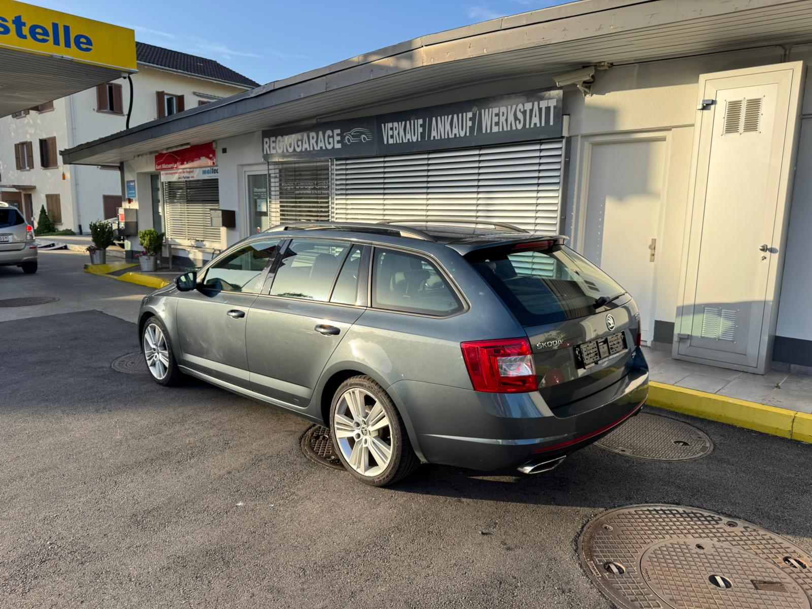 SKODA Octavia Combi 2.0 TDI RS-image-2