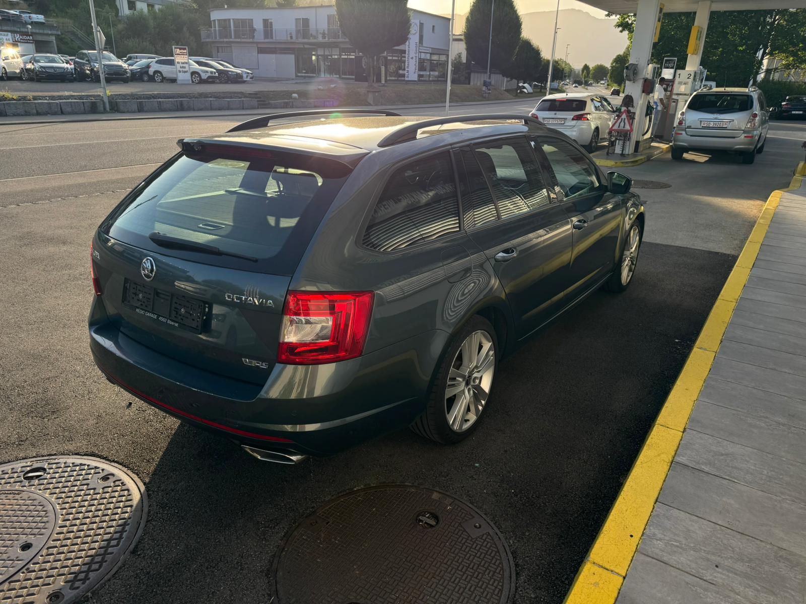 SKODA Octavia Combi 2.0 TDI RS-image-4