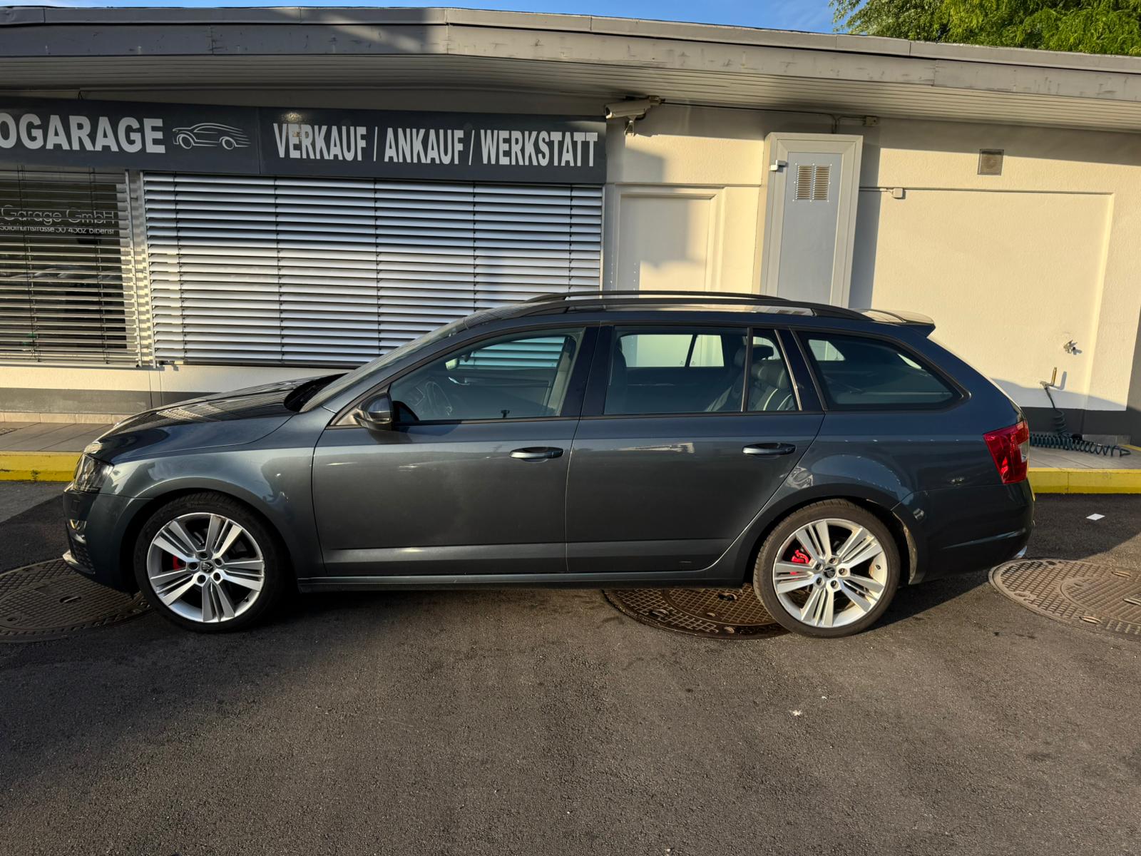 SKODA Octavia Combi 2.0 TDI RS-image-1