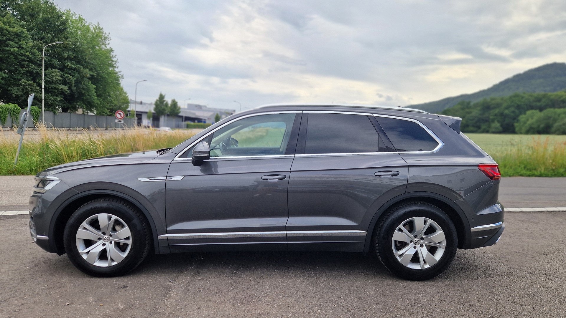 VW Touareg 3.0 TDI Atmosphere Tiptronic-image-2