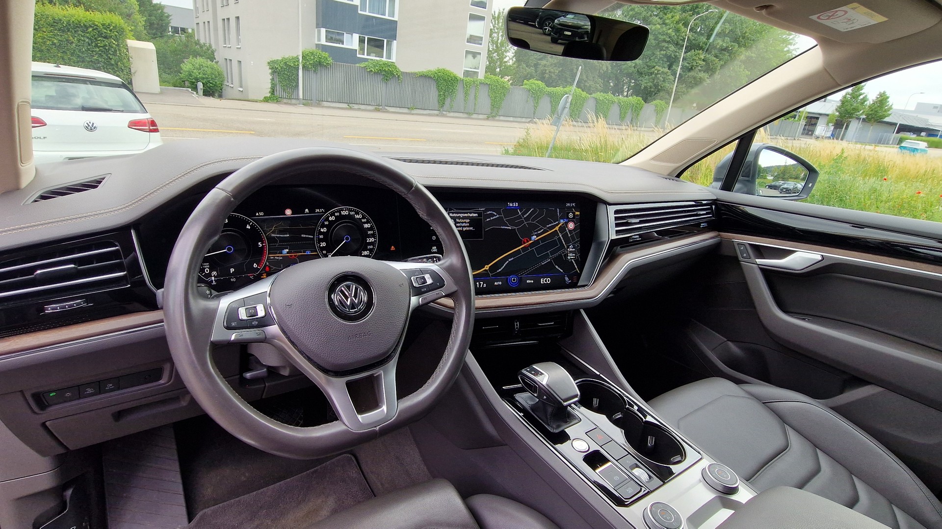VW Touareg 3.0 TDI Atmosphere Tiptronic-image-7